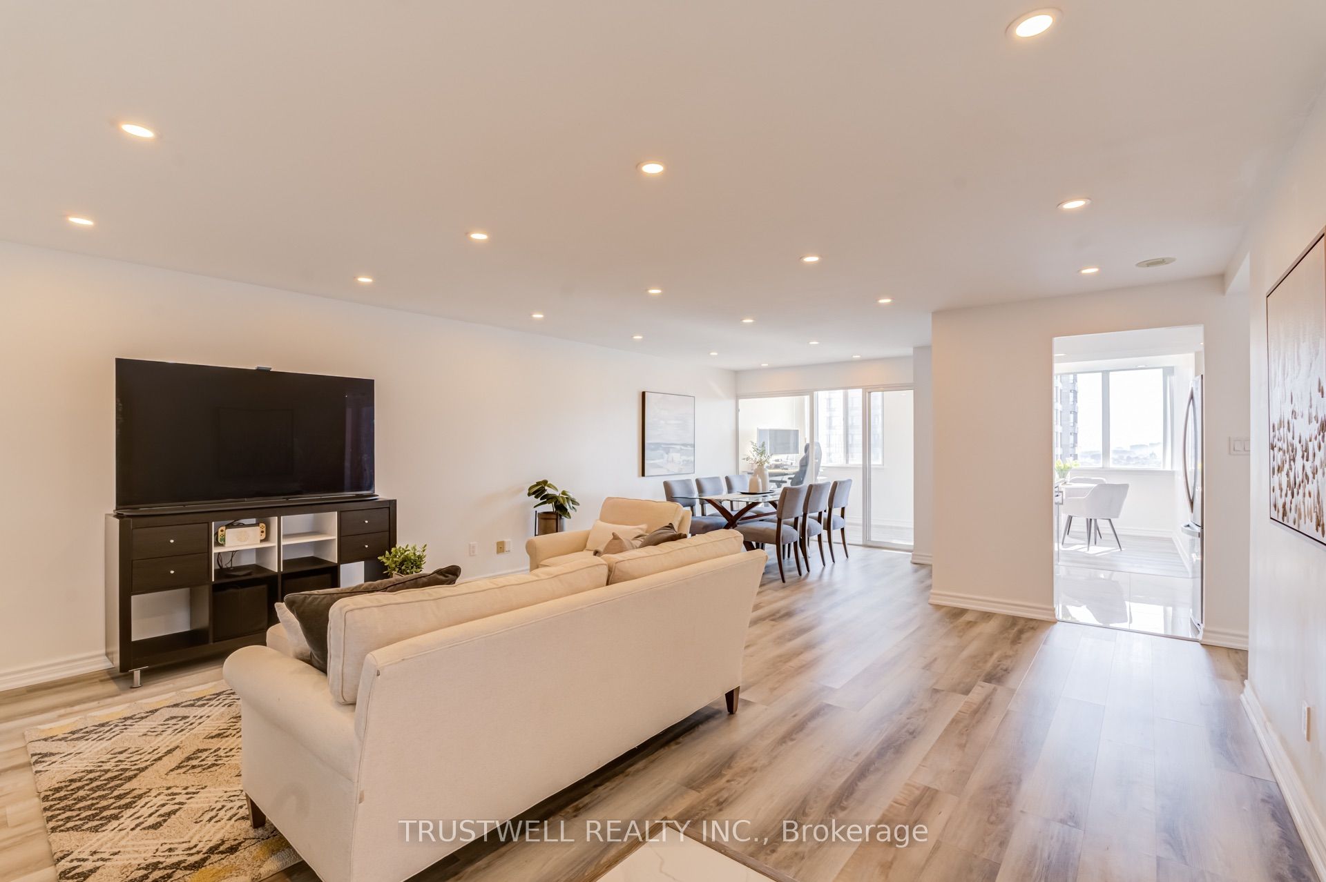 80 Alton Towers Circle 1705, Toronto, ON M1V 5E8 photo 2