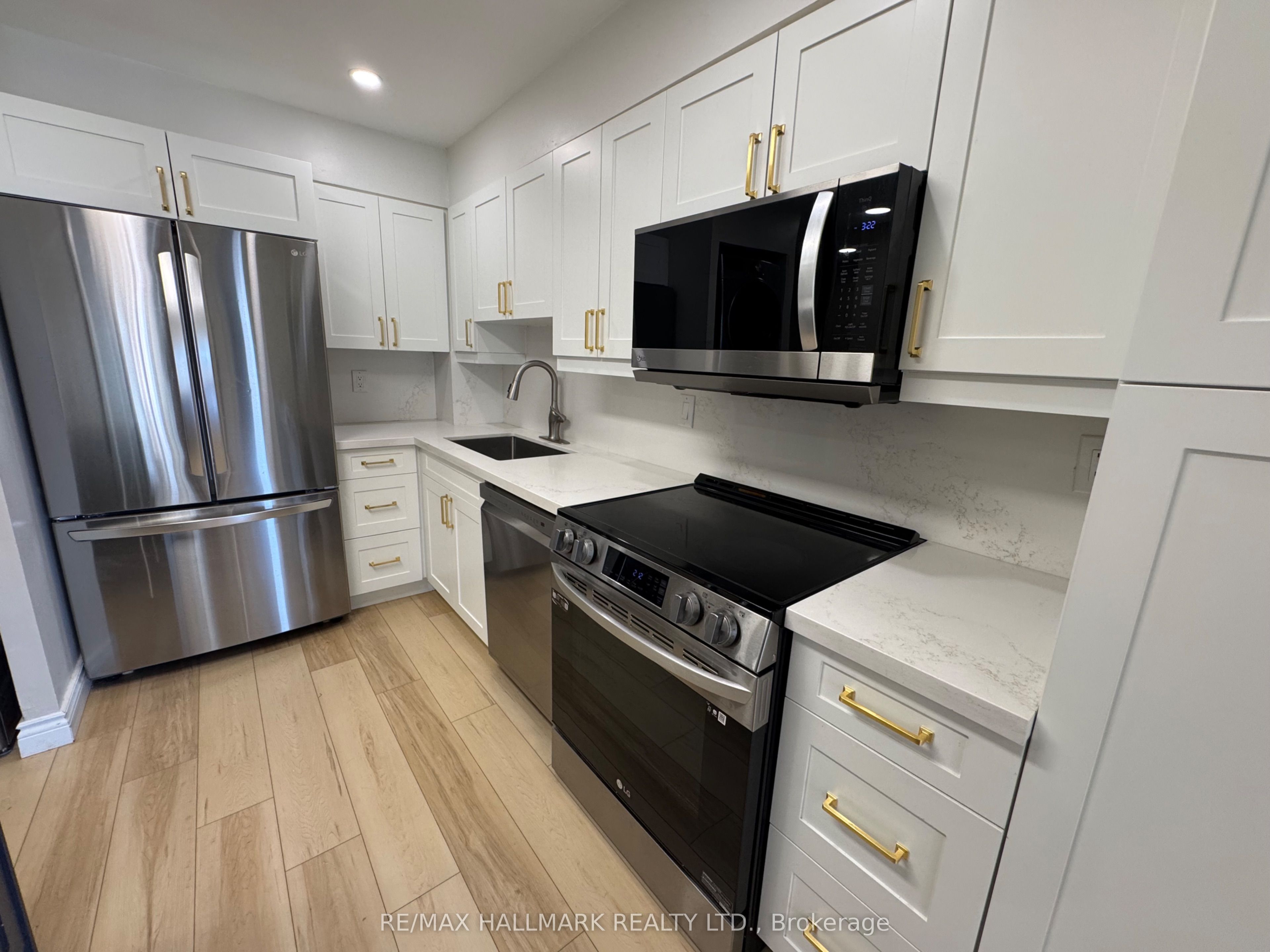 8 Silver Bell Grove 1007, Toronto, ON M1B 4Z3 photo 2