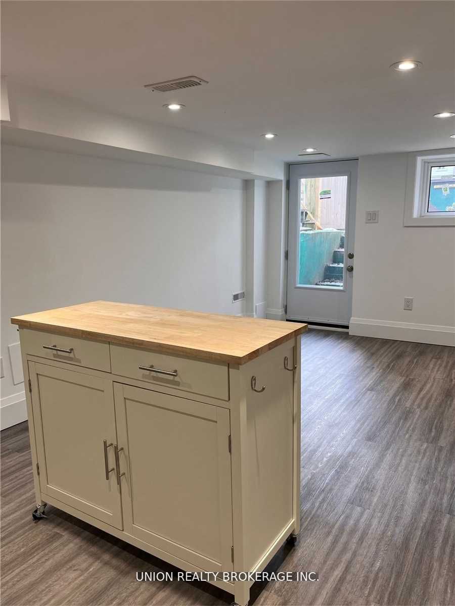 142 Pickering Street Lower, Toronto, ON M4E 3J7 photo 2
