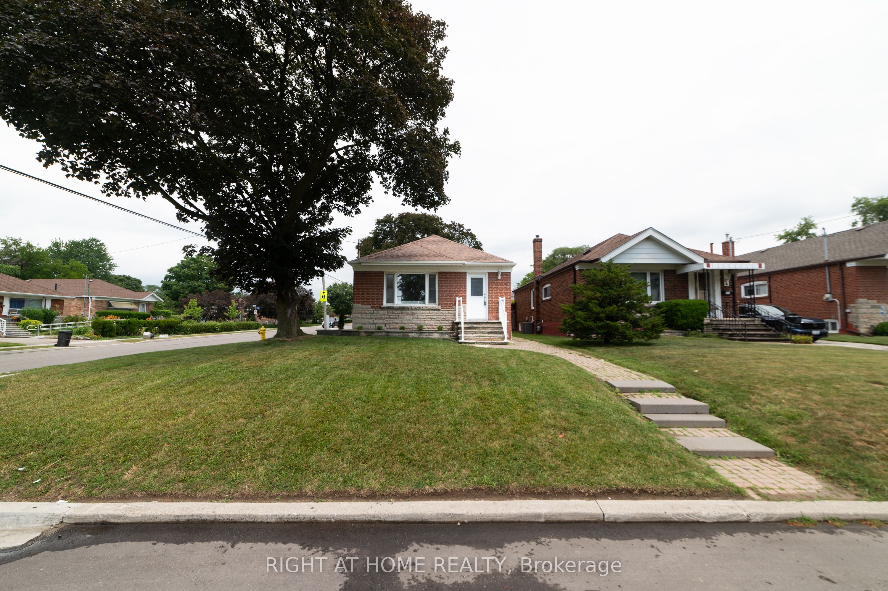 2 Midholm Drive, Toronto, ON M1K 3A9 photo 2
