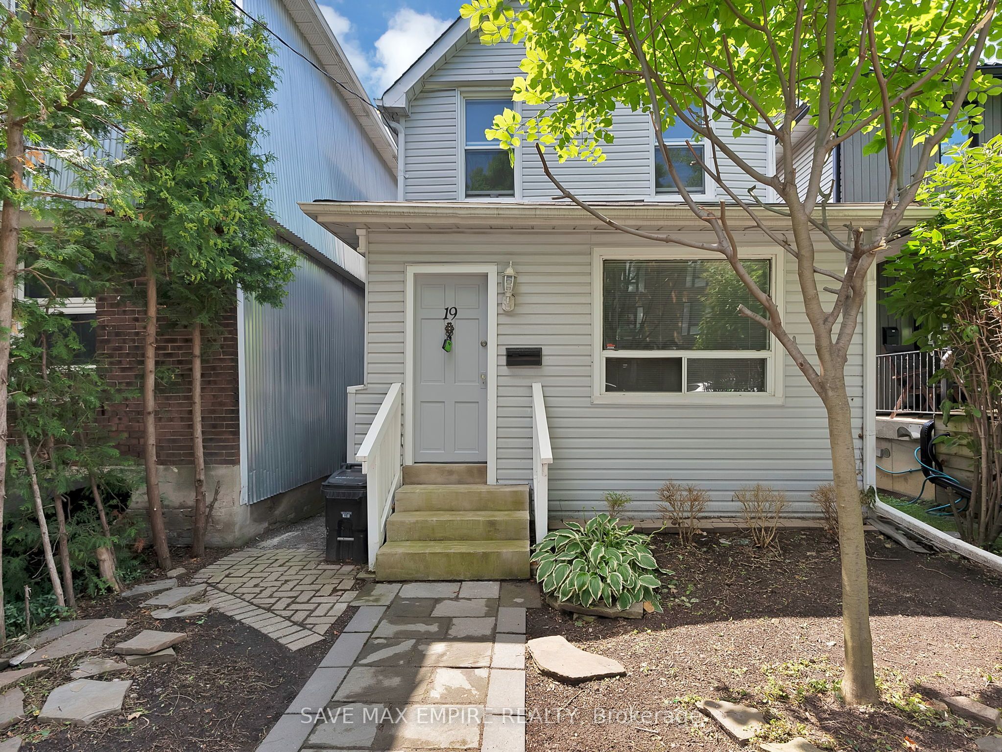 19 Minto Street, Toronto, ON M4L 1B5 photo 3