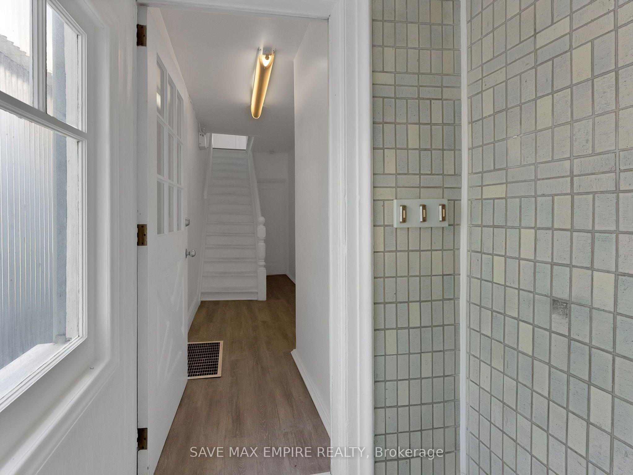 19 Minto Street, Toronto, ON M4L 1B5 photo 4