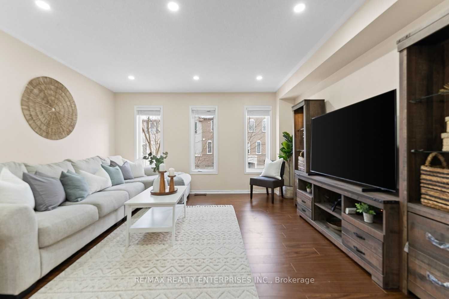 50 McGonigal Lane, Ajax, ON L1T 4G9