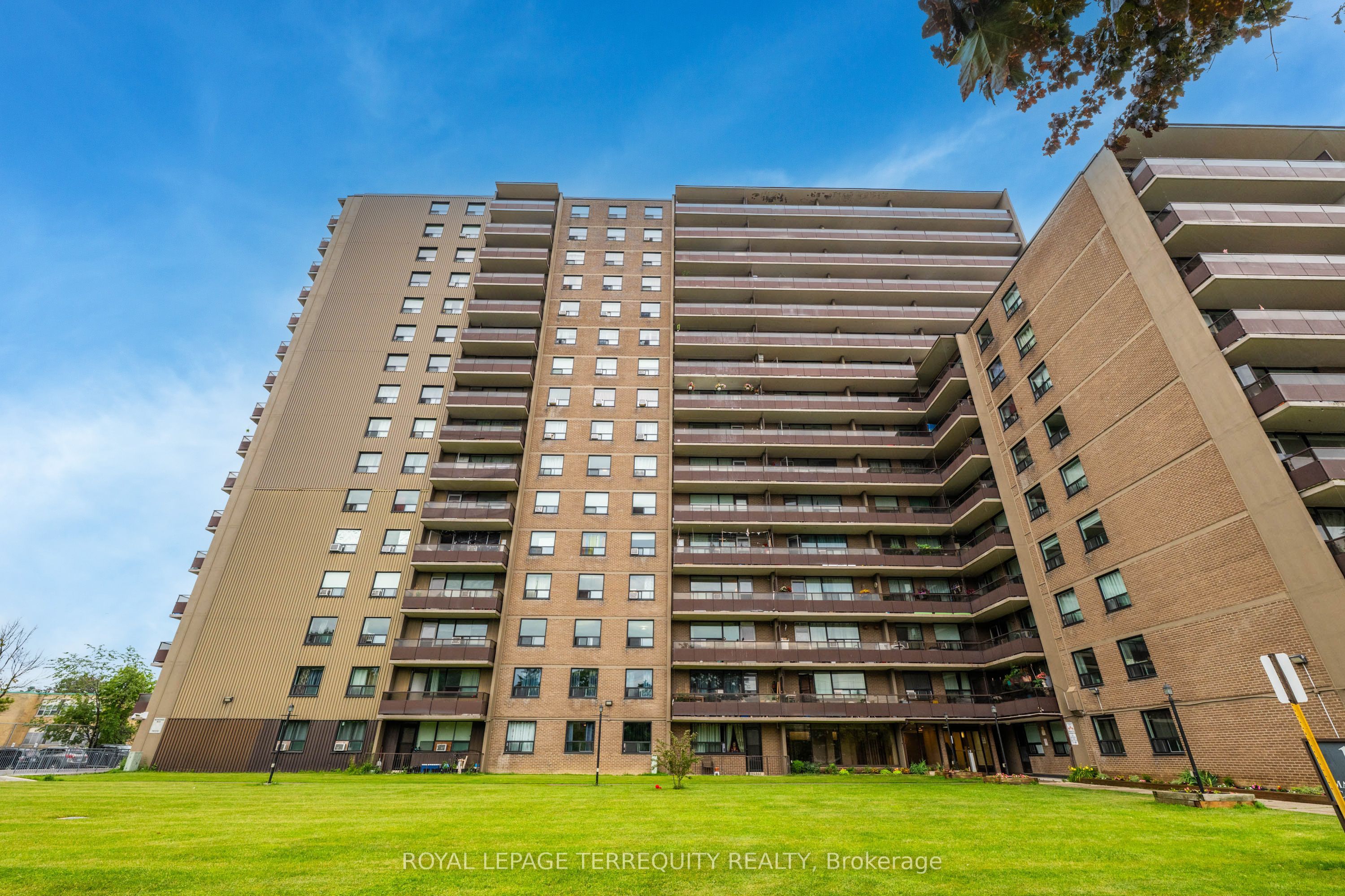180 Markham Road 816, Toronto, ON M1M 2Z9