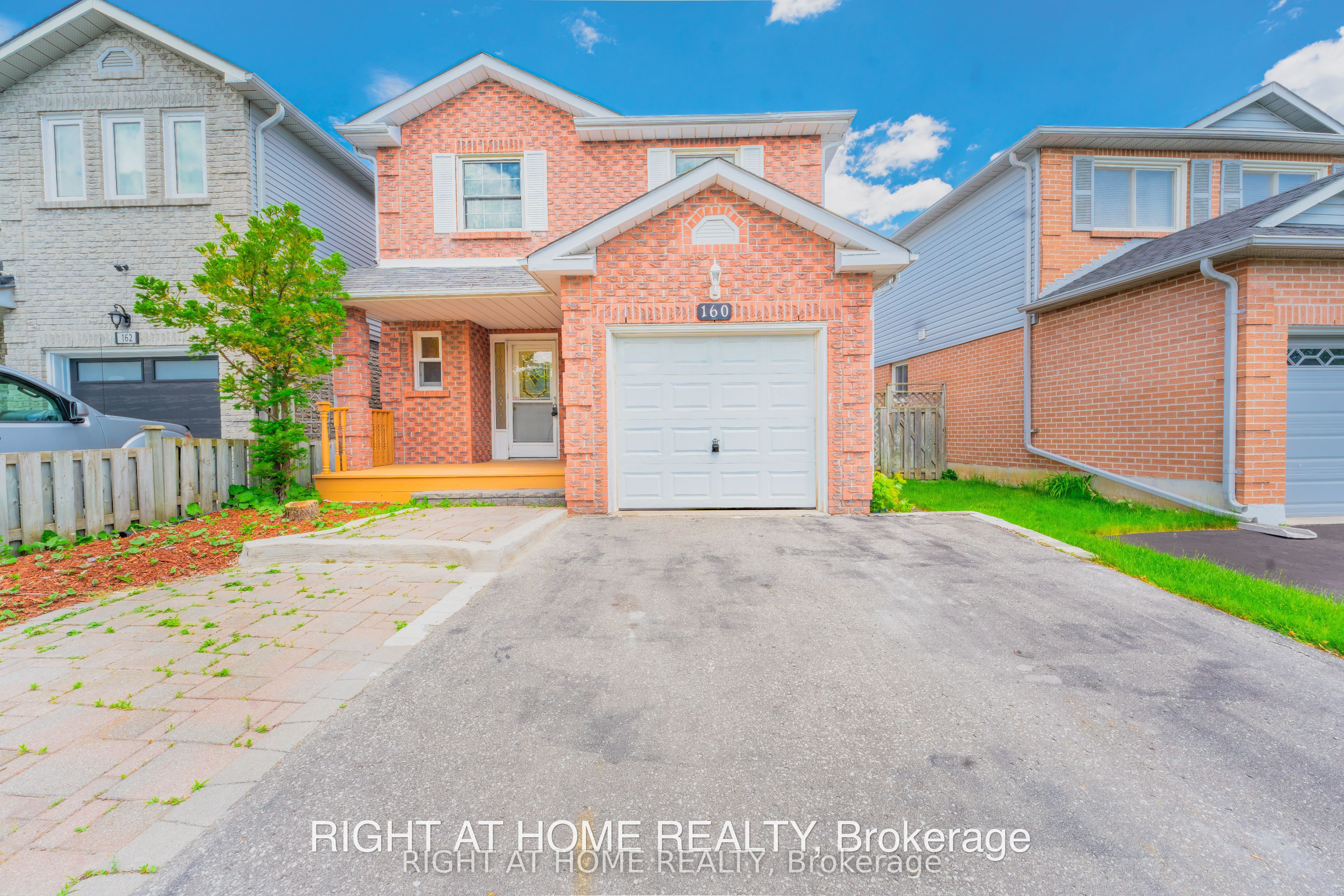 160 Overbank Drive, Oshawa, ON L1J 7Y5 photo 2