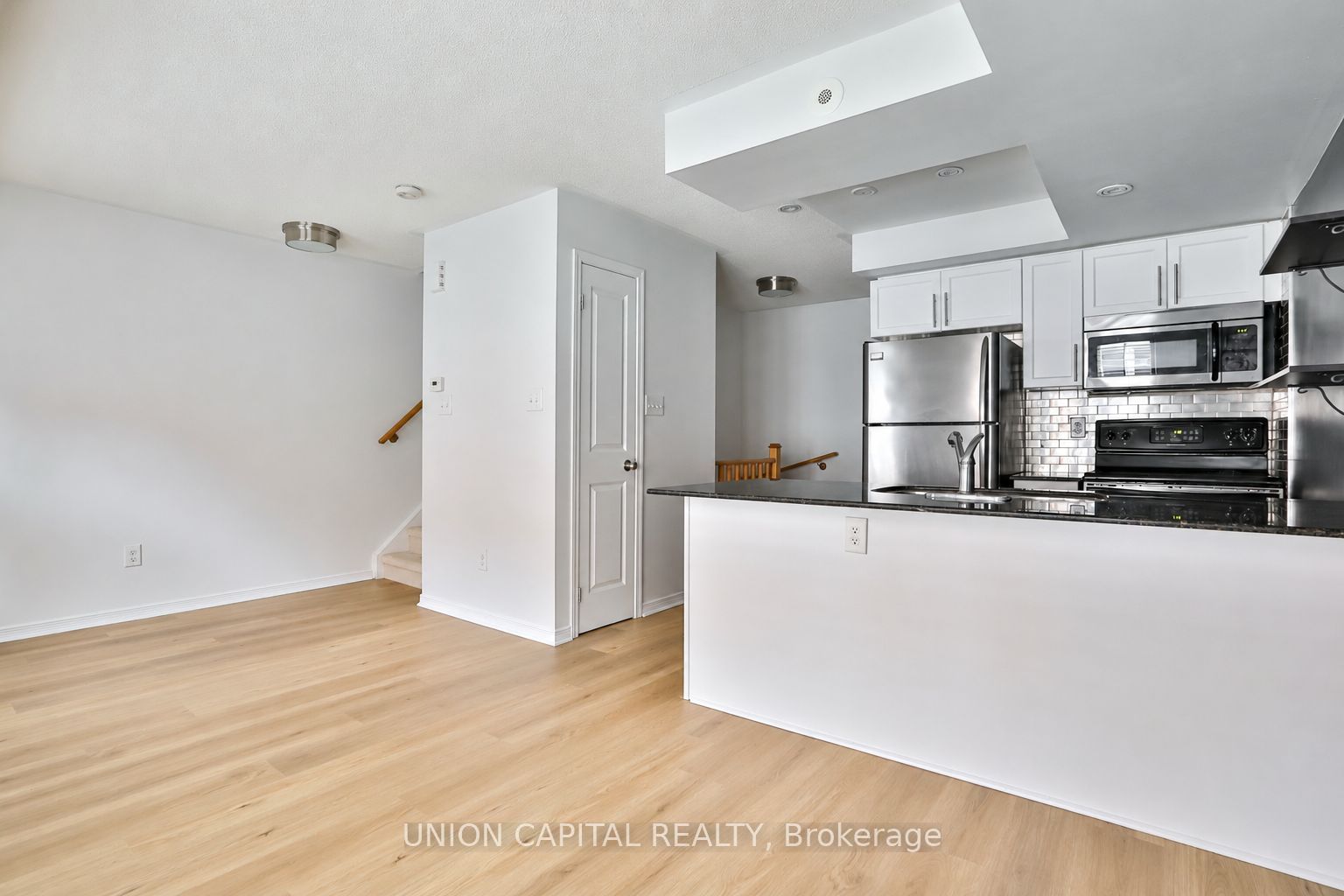 24 Florence Wyle Lane 6, Toronto, ON M4M 3E7