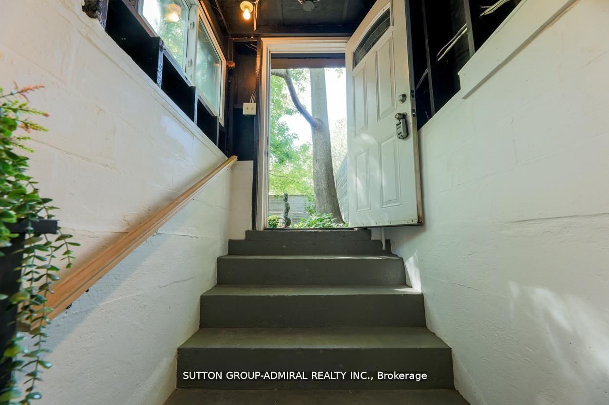 70 Carlaw Avenue Bsmt, Toronto, ON M4M 2R7 photo 2