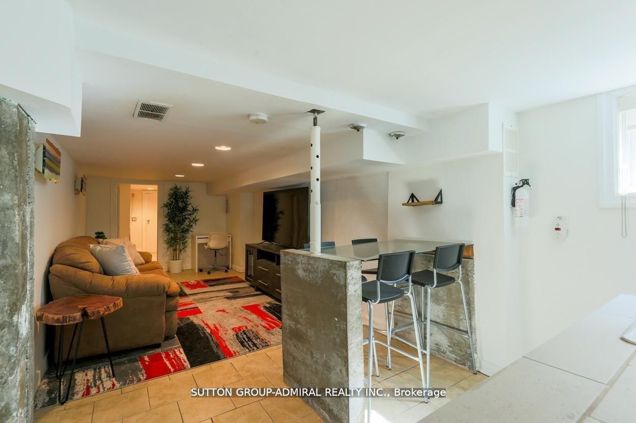70 Carlaw Avenue Bsmt, Toronto, ON M4M 2R7 photo 5