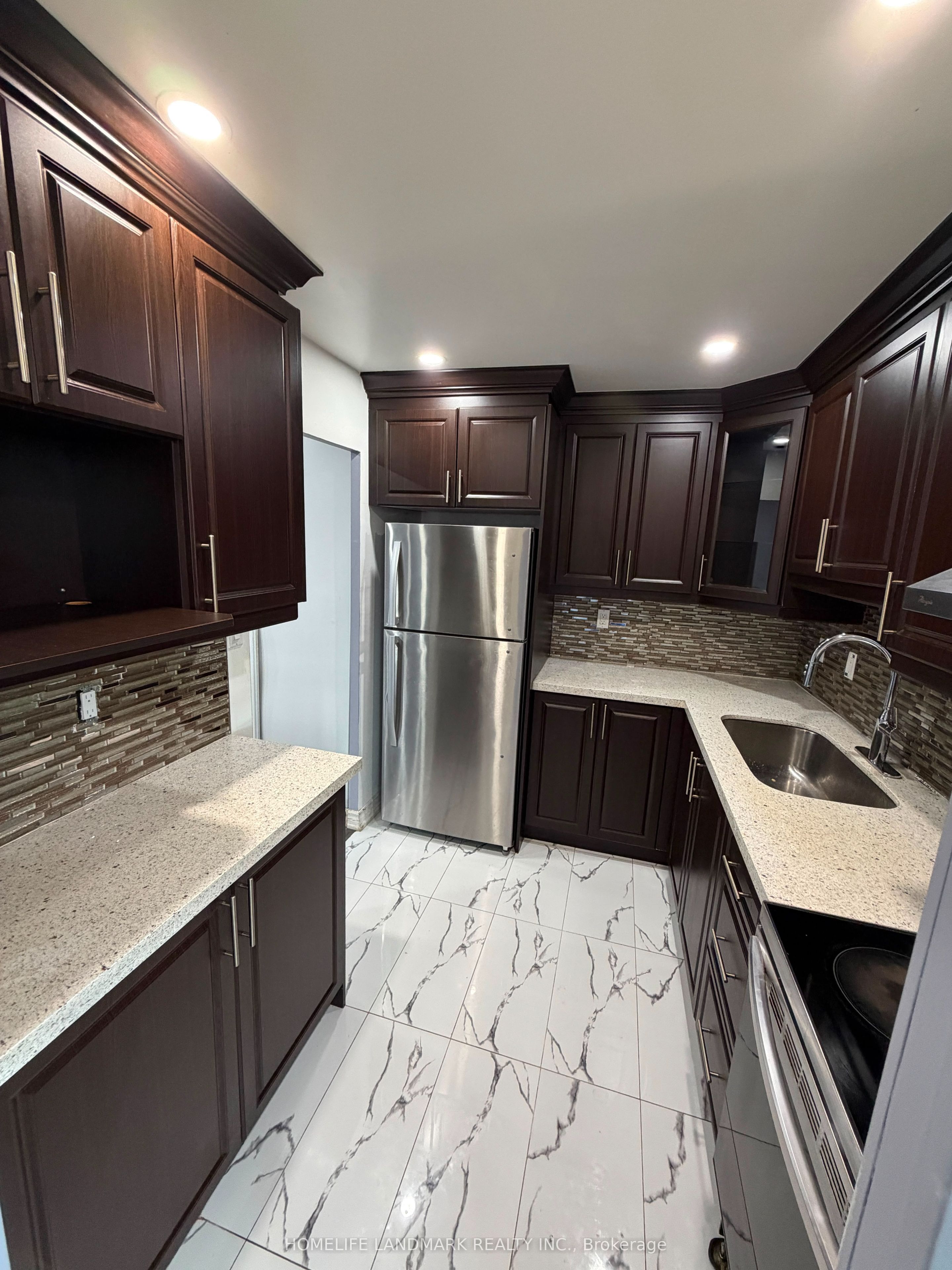 180 Markham Road 1703, Toronto, ON M1M 2Z9 photo 4
