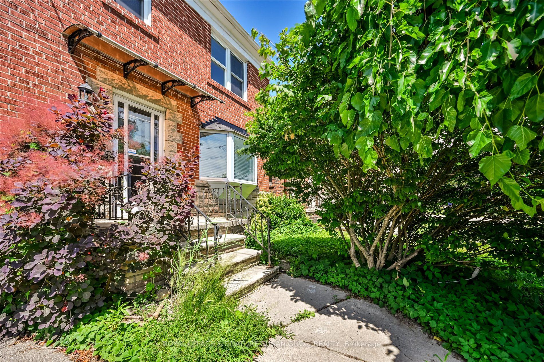 32 Marilyn Crescent Main, Toronto, ON M4B 3C6 photo 2