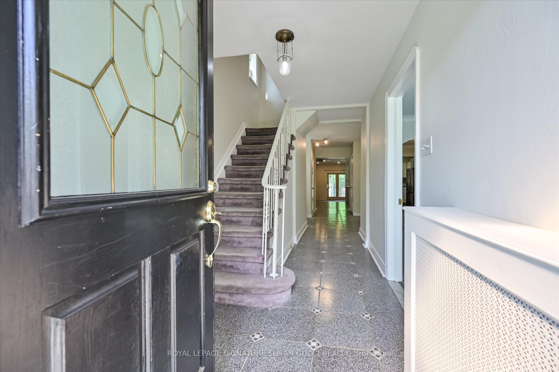 32 Marilyn Crescent Main, Toronto, ON M4B 3C6 photo 3