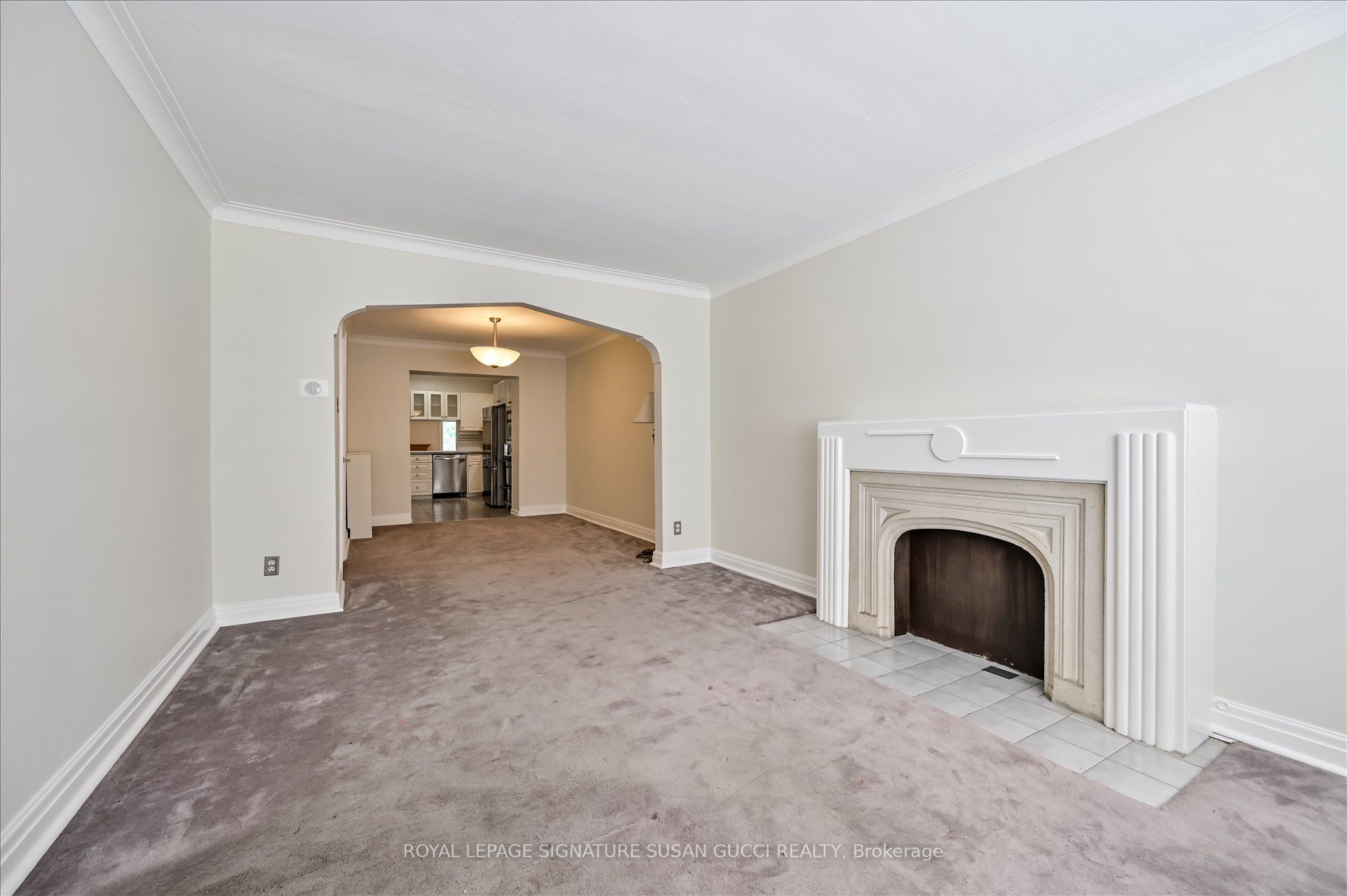 32 Marilyn Crescent Main, Toronto, ON M4B 3C6 photo 5