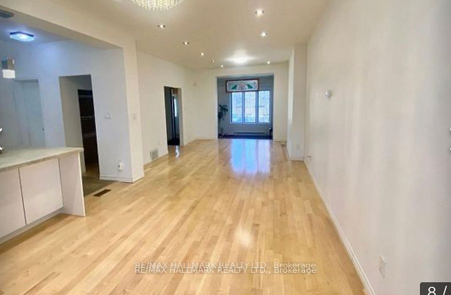 228 Gainsborough Road, Toronto, ON M4L 3C6 photo 2