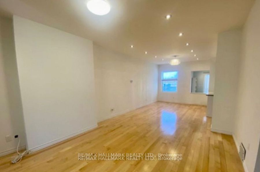 228 Gainsborough Road, Toronto, ON M4L 3C6 photo 3