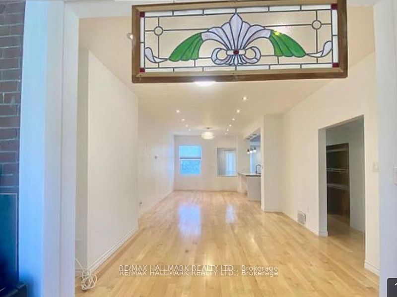 228 Gainsborough Road, Toronto, ON M4L 3C6 photo 4