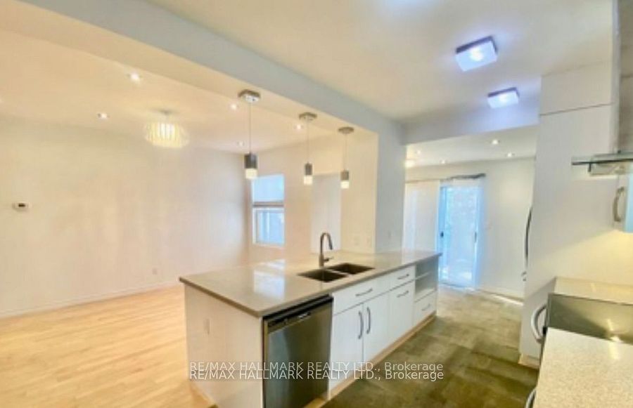 228 Gainsborough Road, Toronto, ON M4L 3C6 photo 5