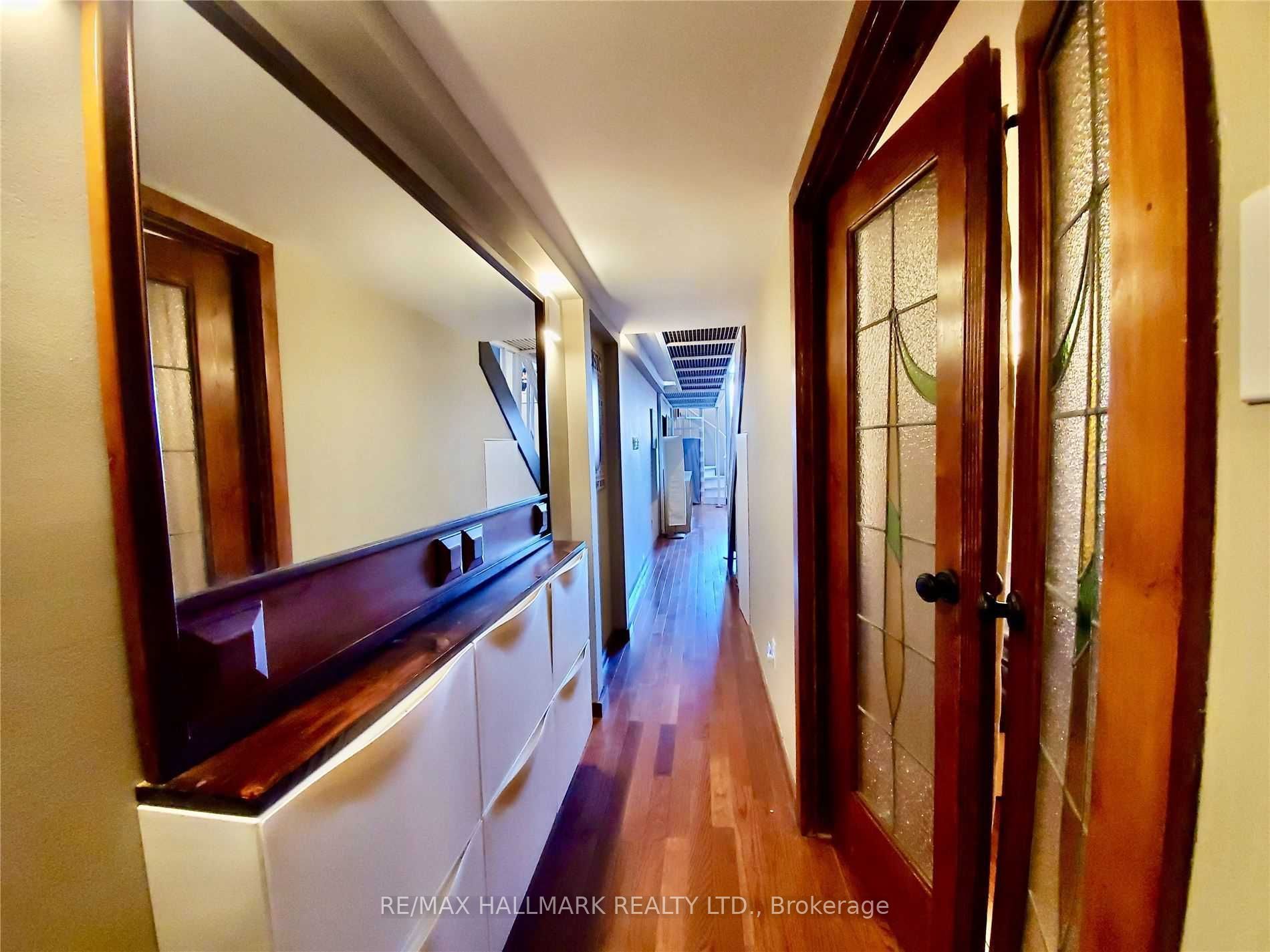 99 Coleman Avenue 204, Toronto, ON M4C 1P8 photo 2