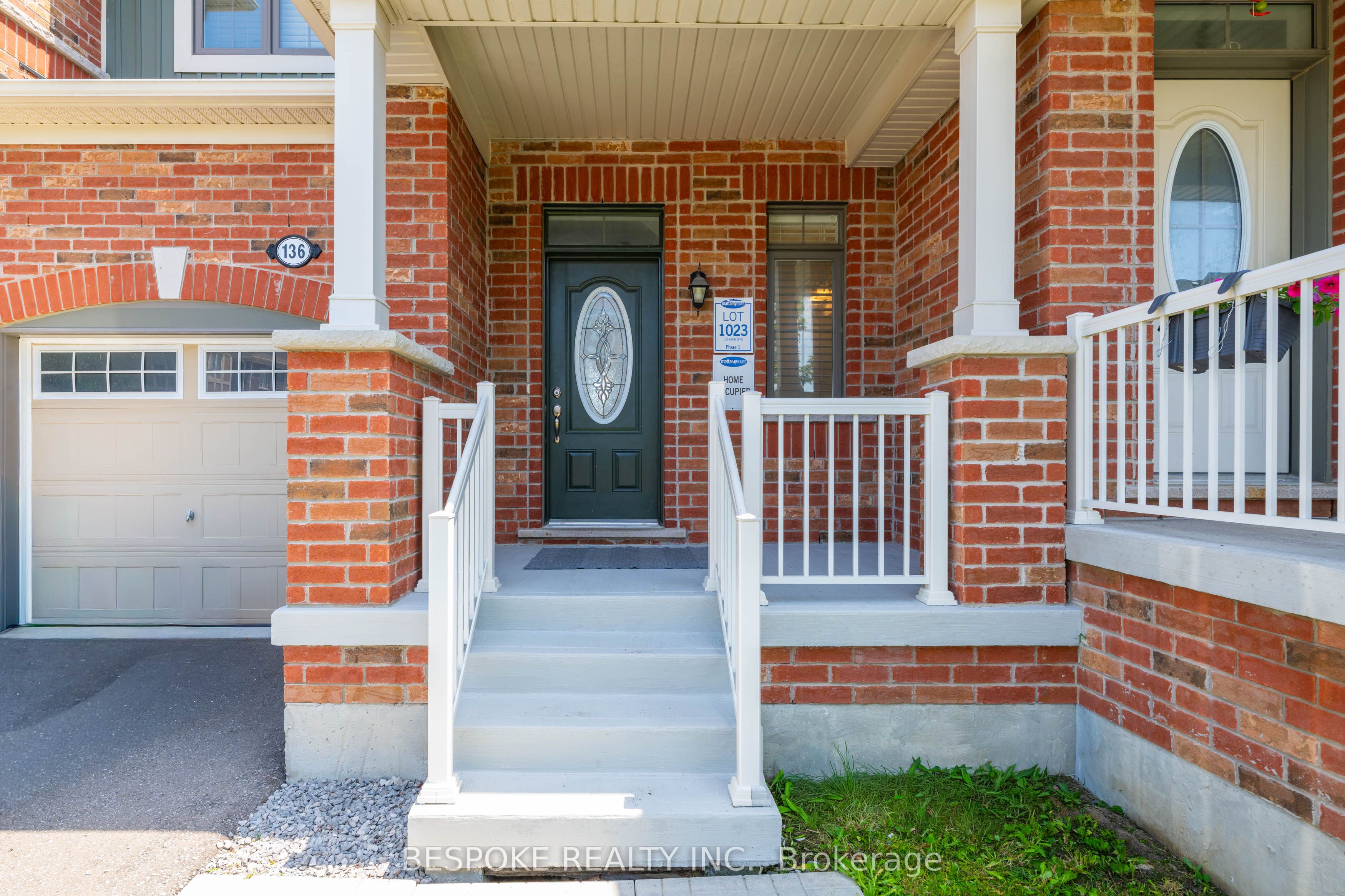 136 Coho Drive, Whitby, ON L1P 0E5 photo 2