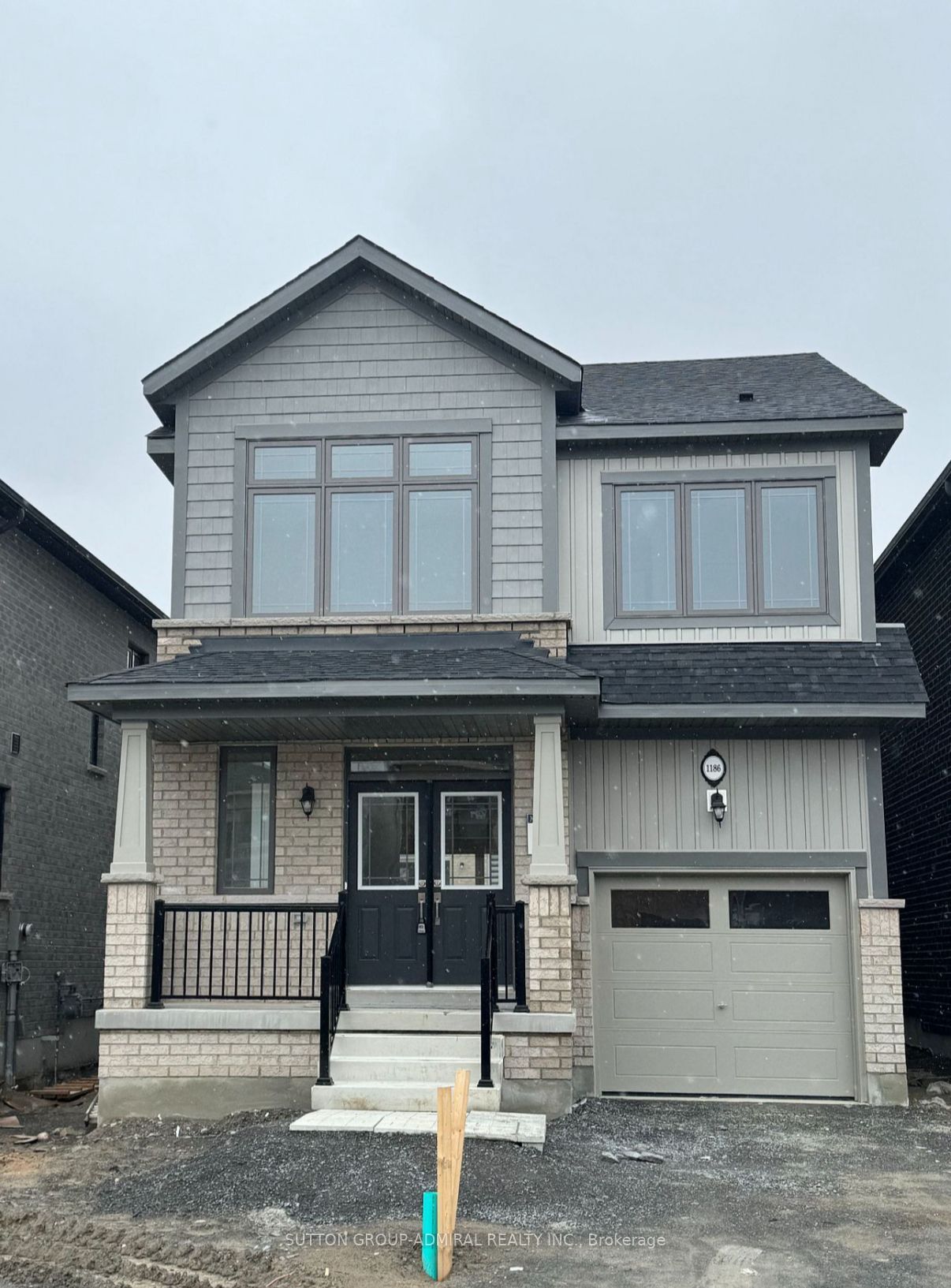 1186 Rexton Drive, Oshawa, ON L1L 0T4