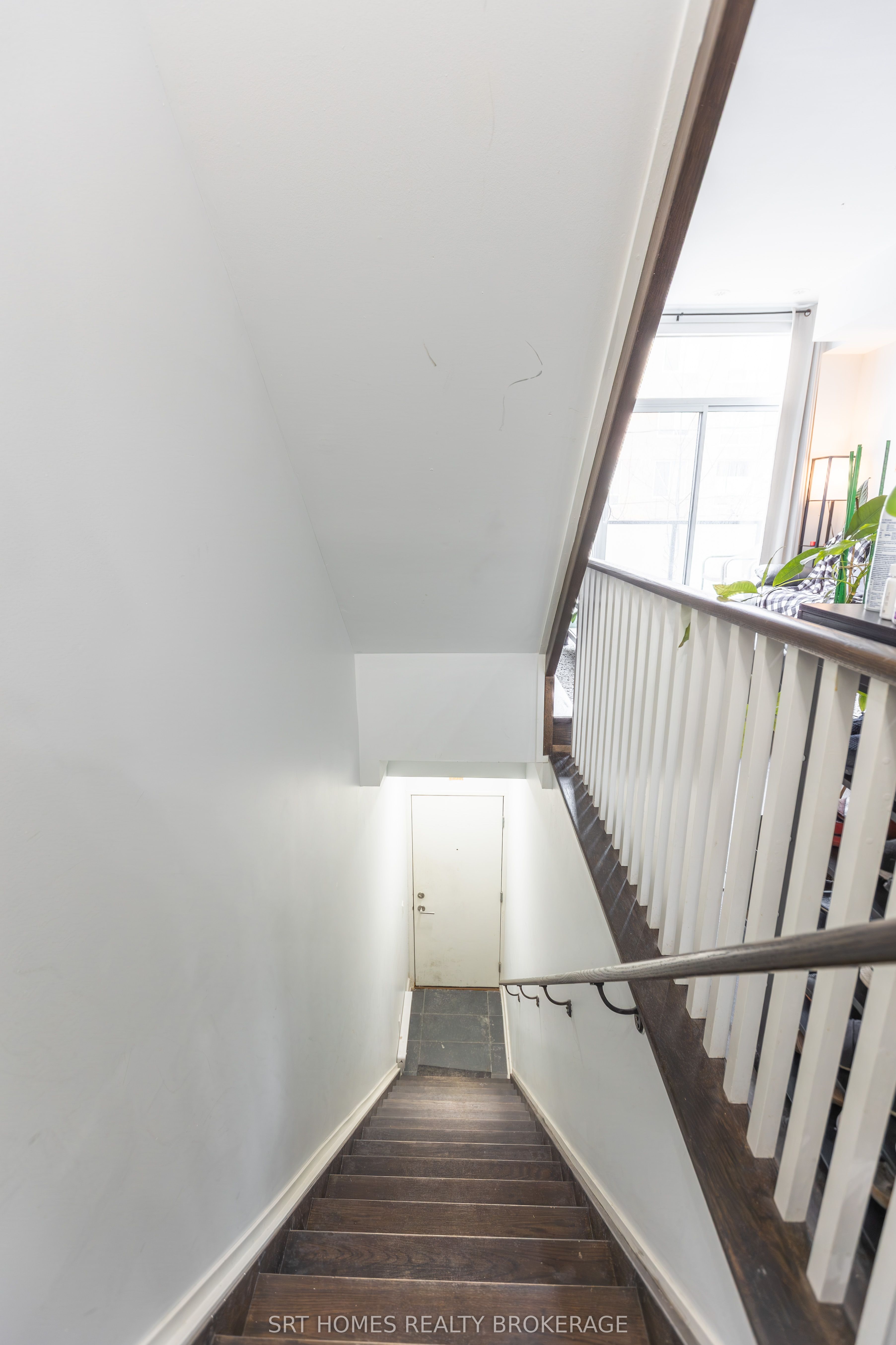 1321 Gerrard Street E 3, Toronto, ON M4L 1Y8 photo 2