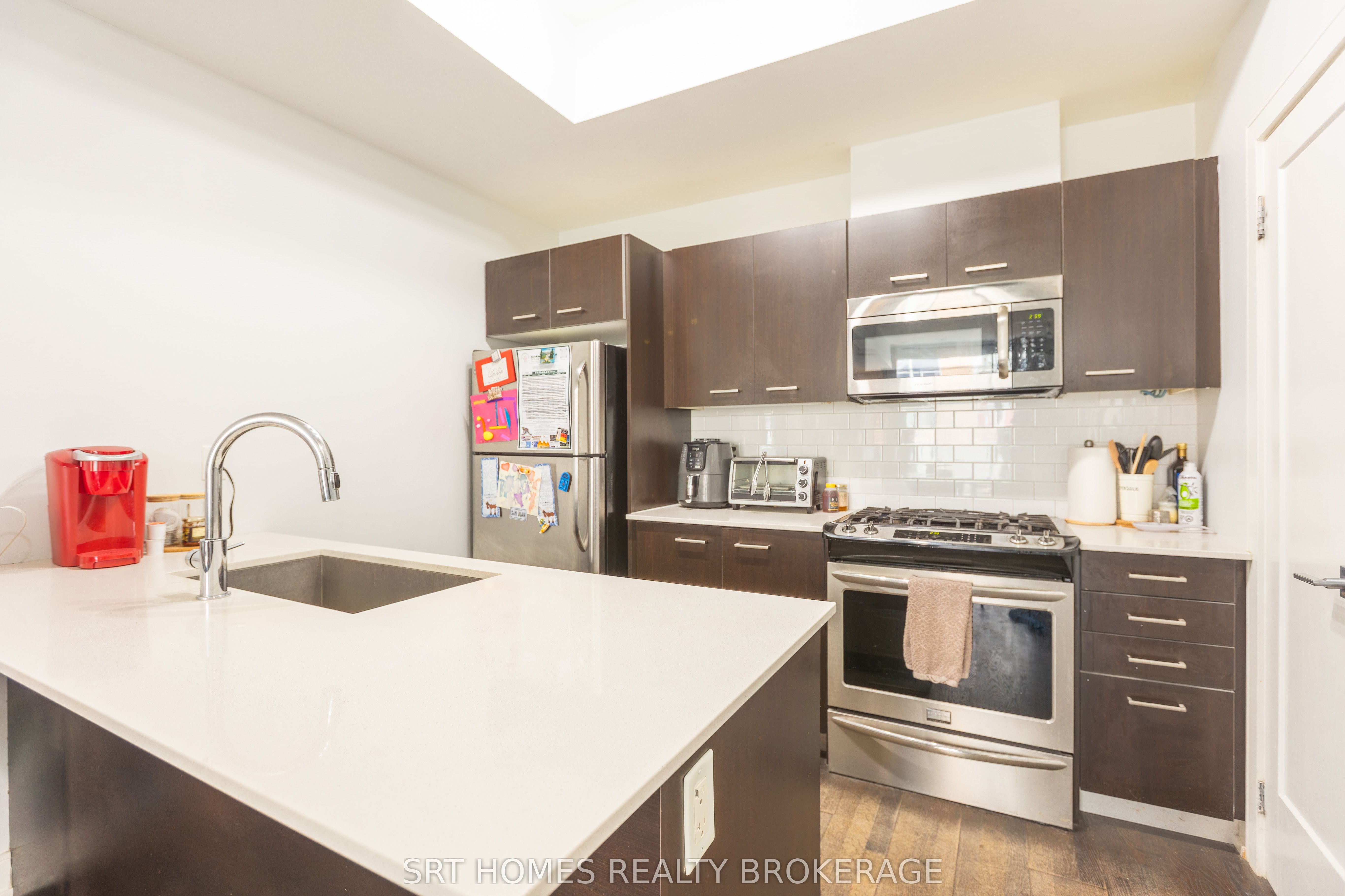 1321 Gerrard Street E 3, Toronto, ON M4L 1Y8 photo 4