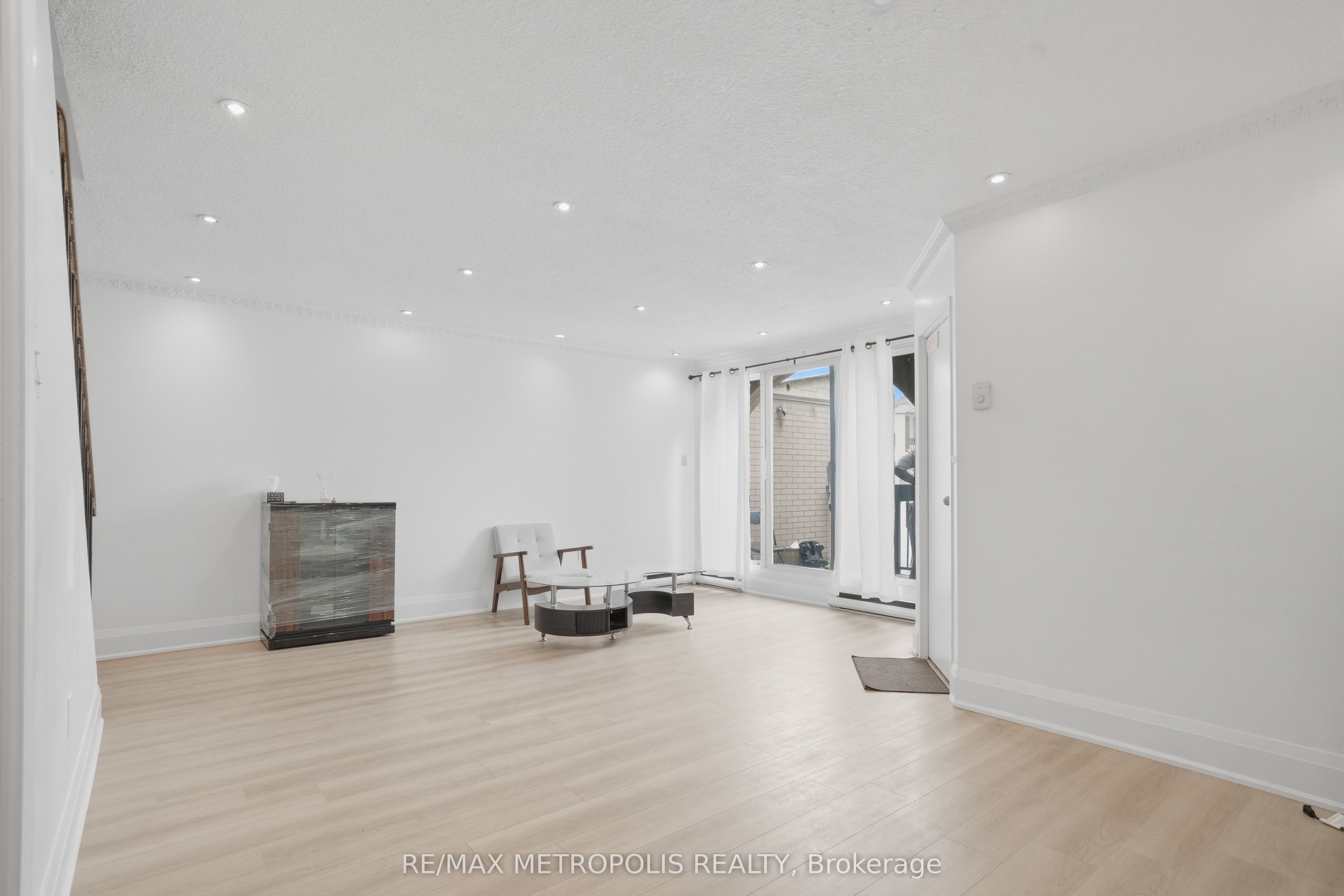 100 Mornelle Court 2026, Toronto, ON M1E 4X2