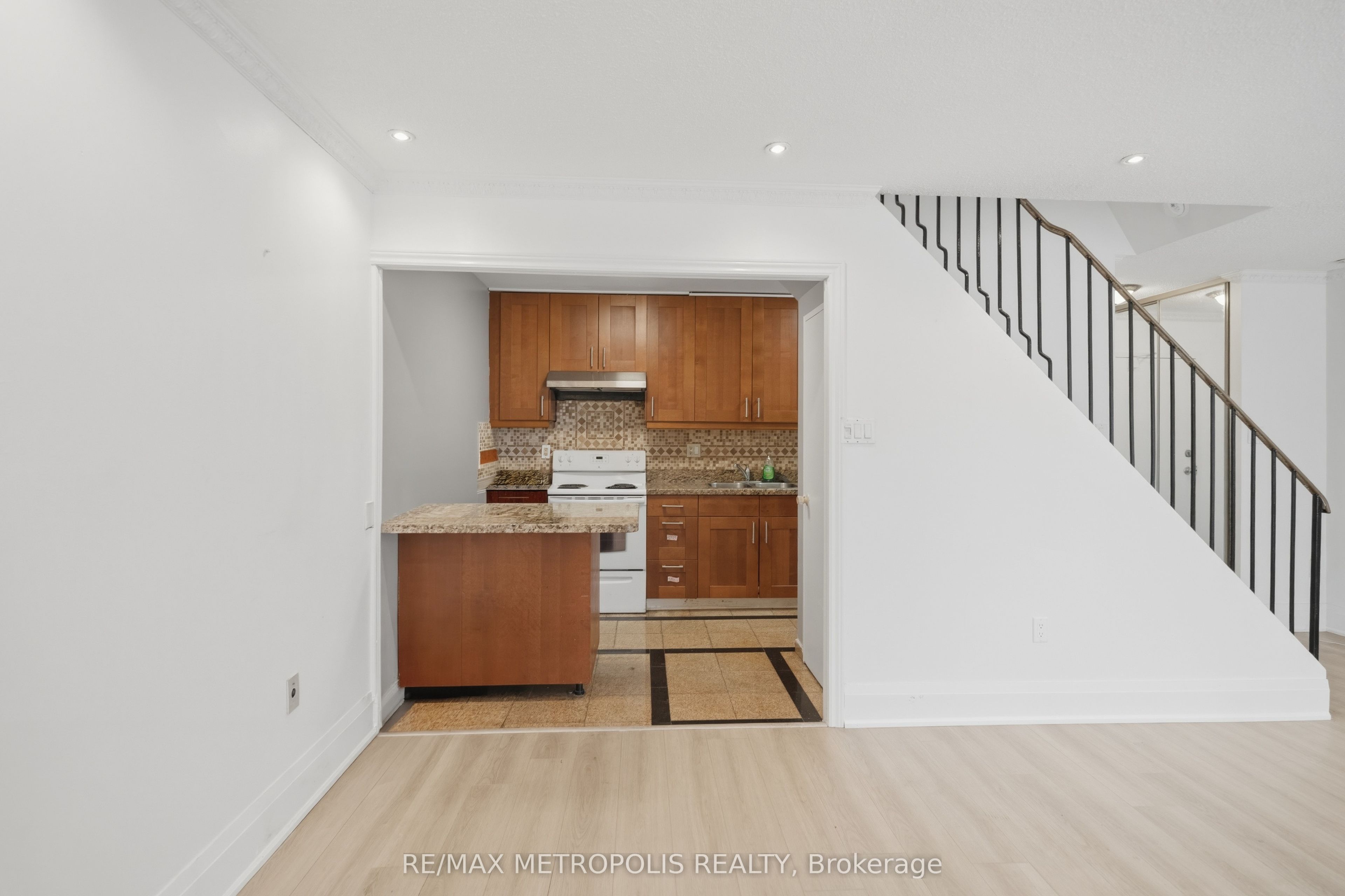 100 Mornelle Court 2026, Toronto, ON M1E 4X2 photo 3