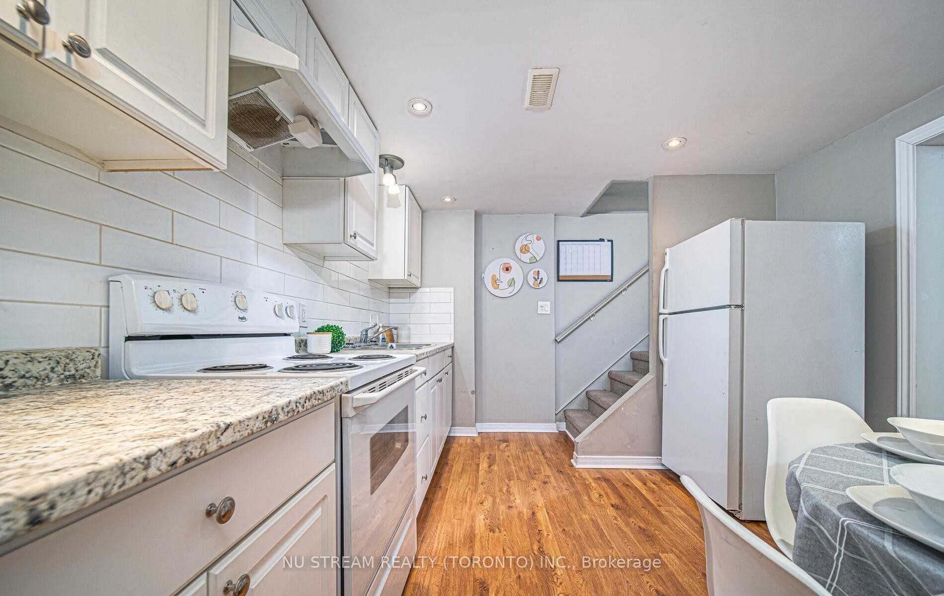 901 Lilac Terrace, Whitby, ON L1N 2A6 photo 3