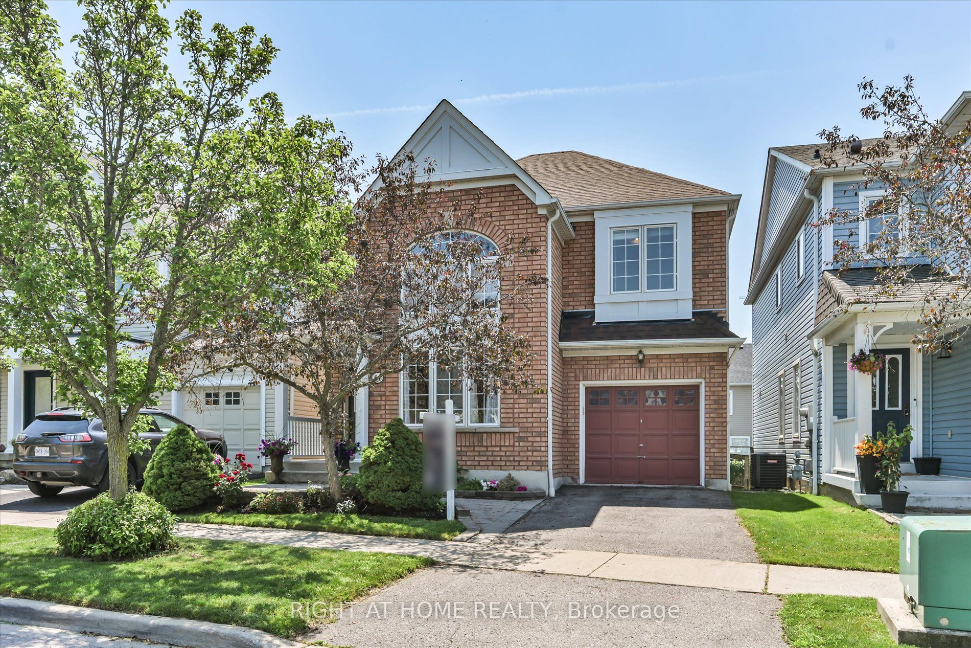 94 Moynahan Crescent, Ajax, ON L1Z 1M4