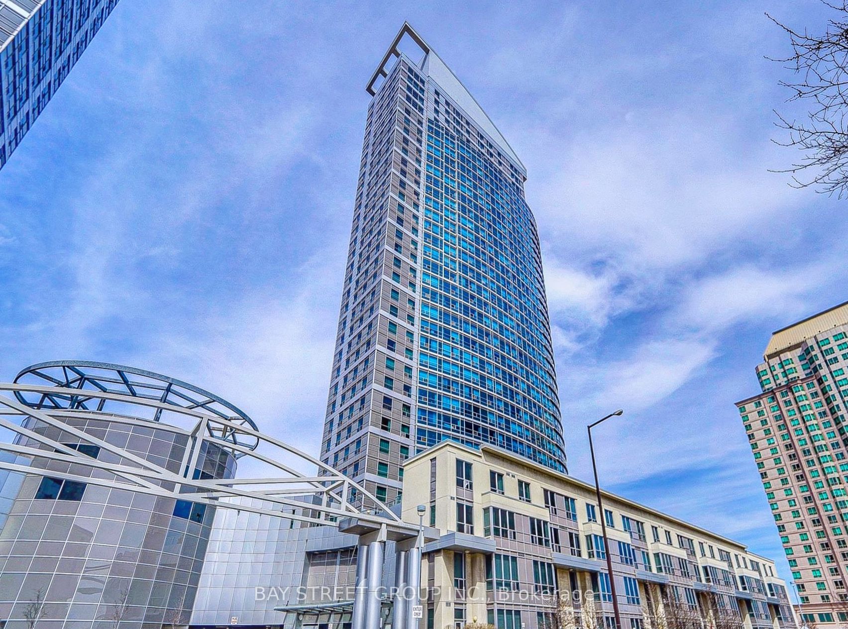 38 Lee Centre Drive 2712, Toronto, ON M1H 3J7