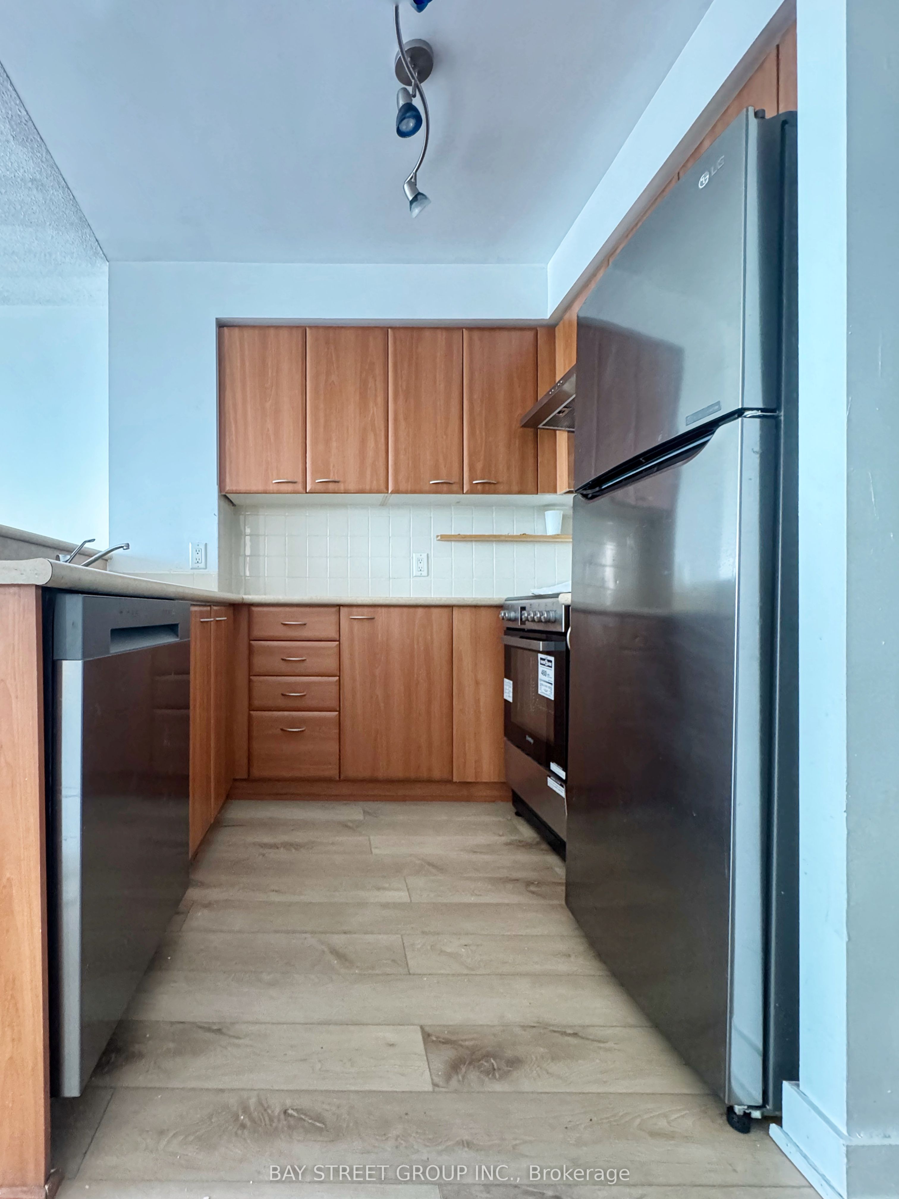38 Lee Centre Drive 2712, Toronto, ON M1H 3J7 photo 2