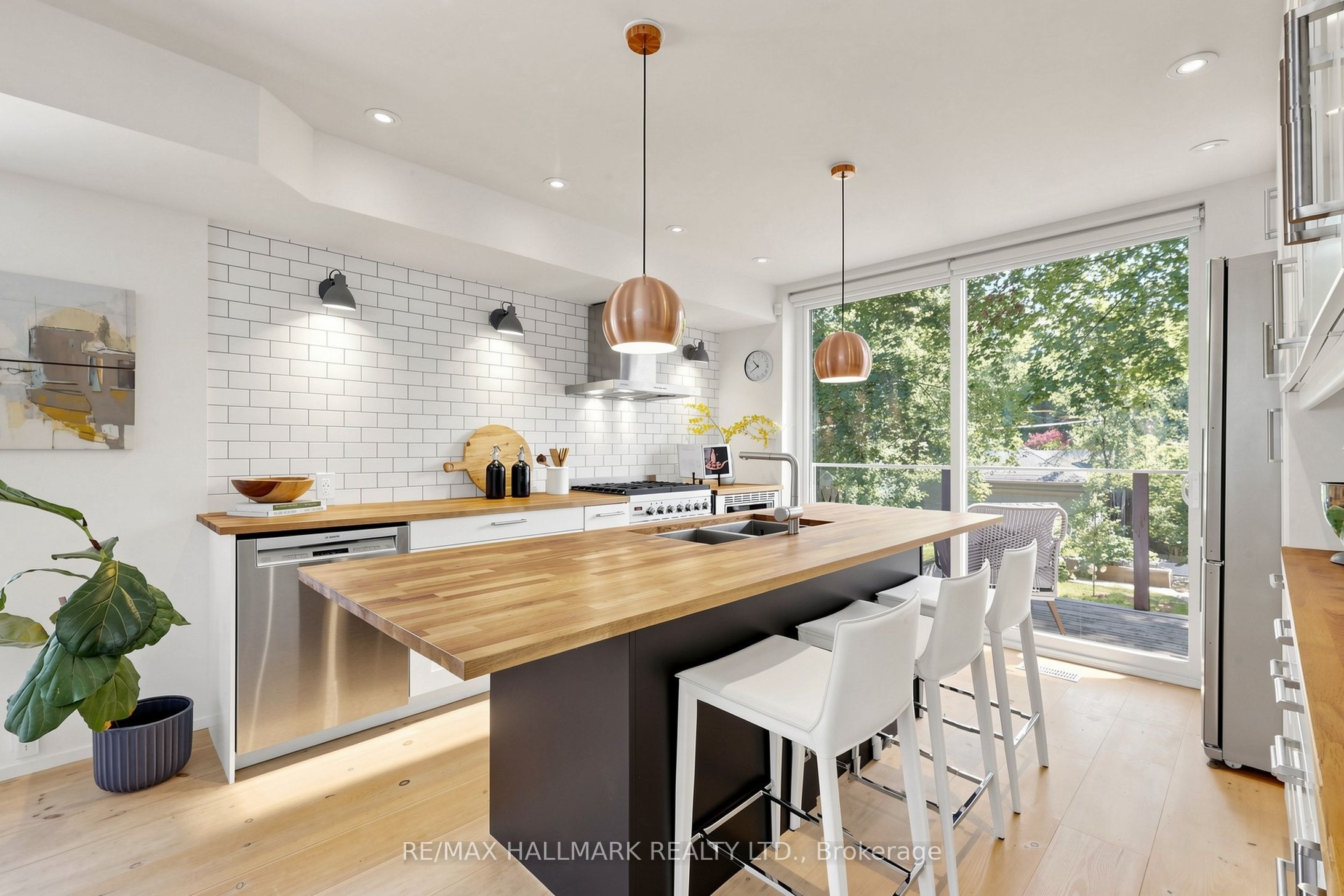 17 Ingham Avenue, Toronto, ON M4K 2W4