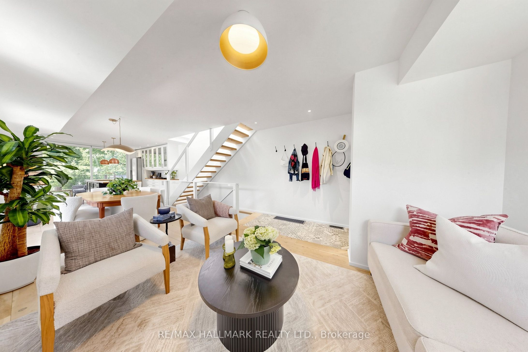 17 Ingham Avenue, Toronto, ON M4K 2W4 photo 4
