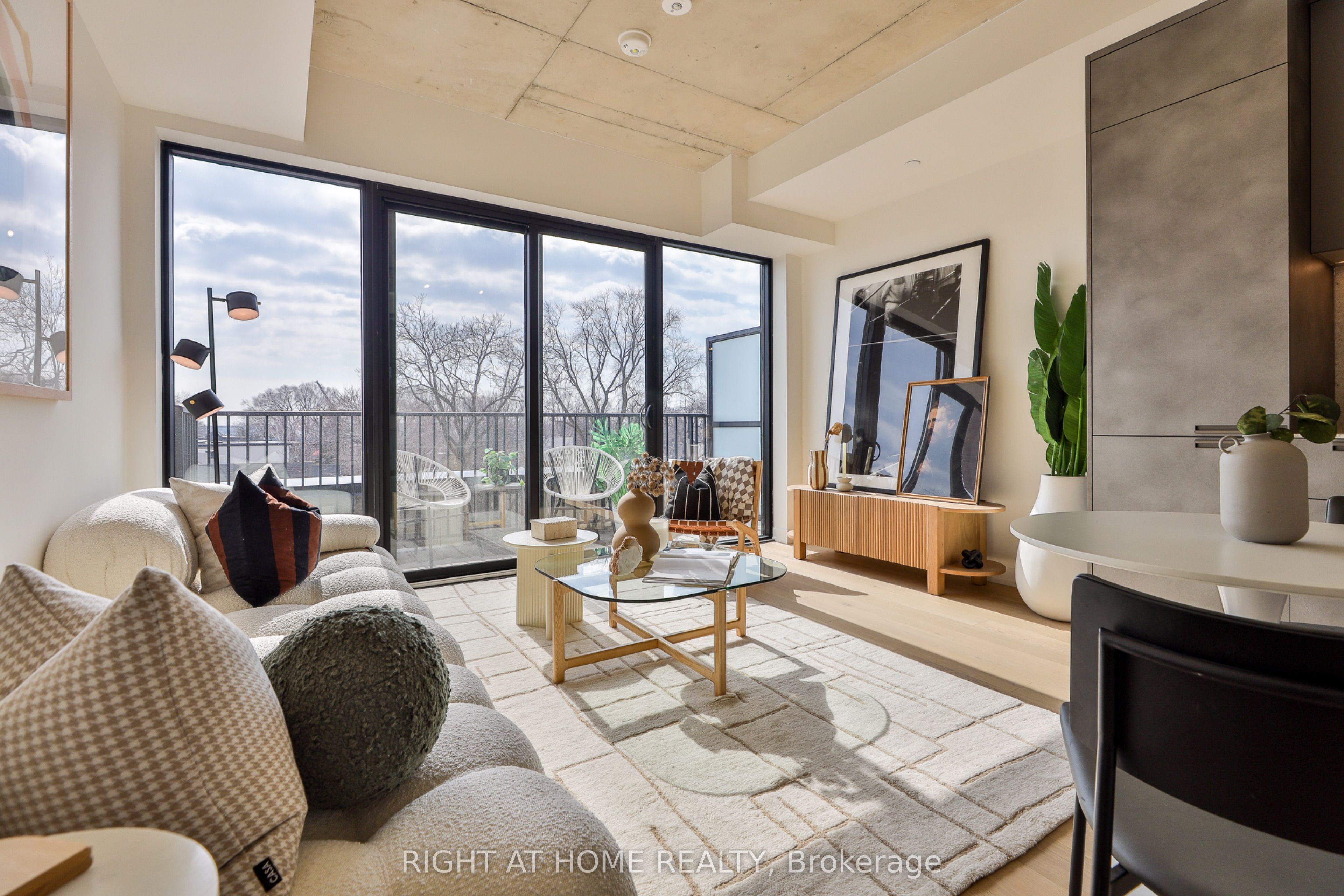 761 Queen Street E 205, Toronto, ON M4M 1H3 photo 2