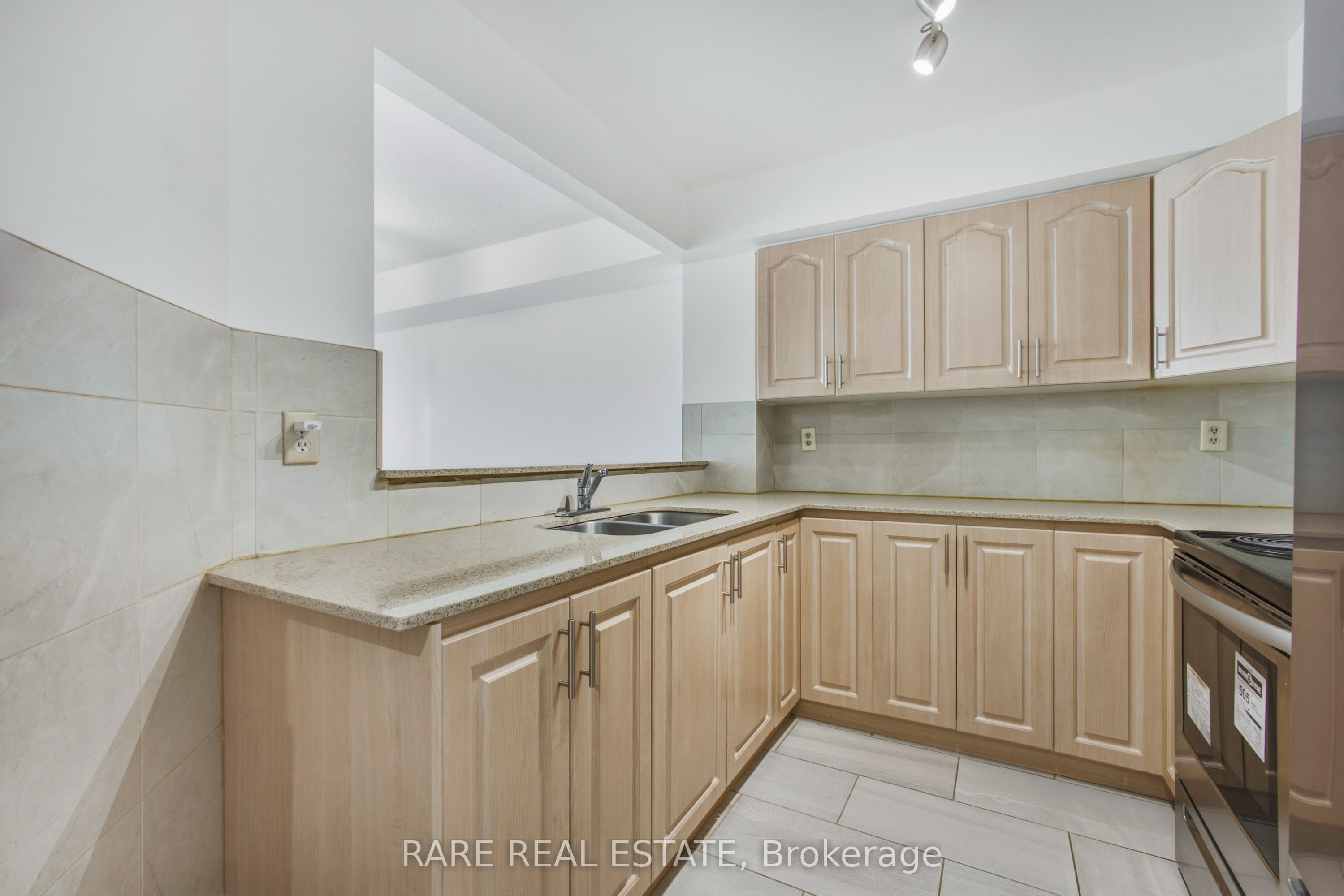 400 Mclevin Avenue 1807, Toronto, ON M1B 5J4 photo 2