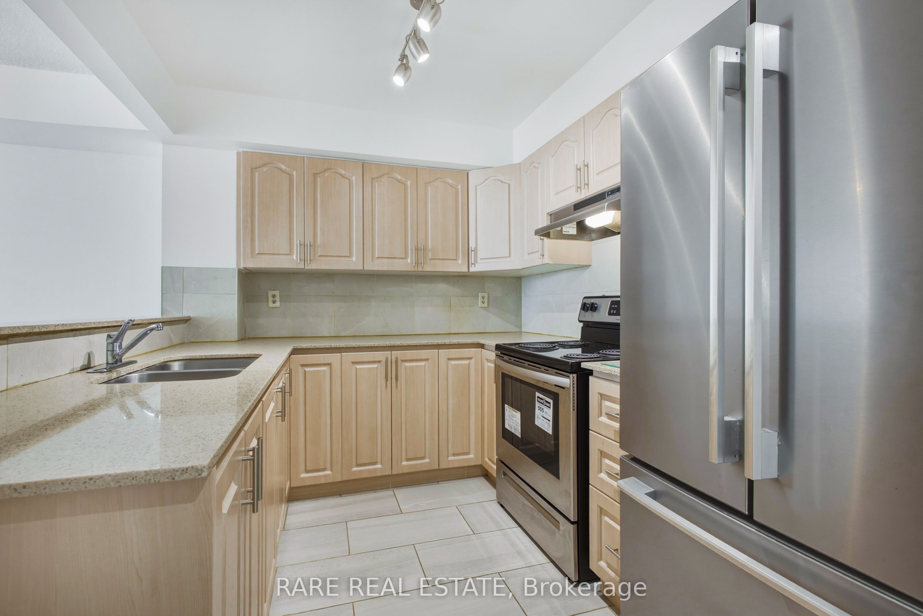 400 Mclevin Avenue 1807, Toronto, ON M1B 5J4 photo 3