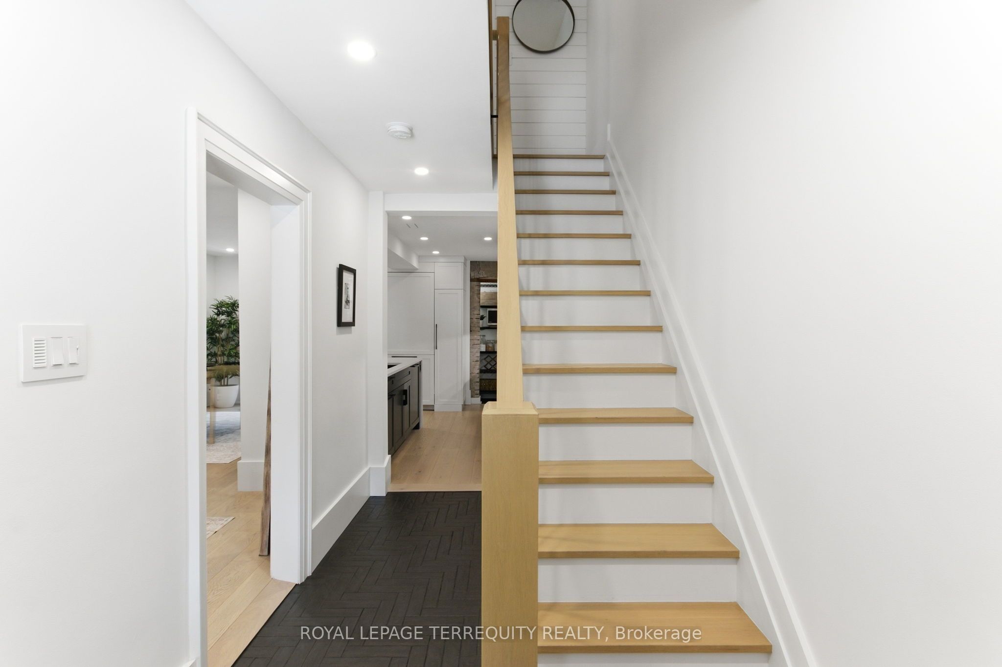 1775 Gerrard Street E, Toronto, ON M4L 2B3 photo 2