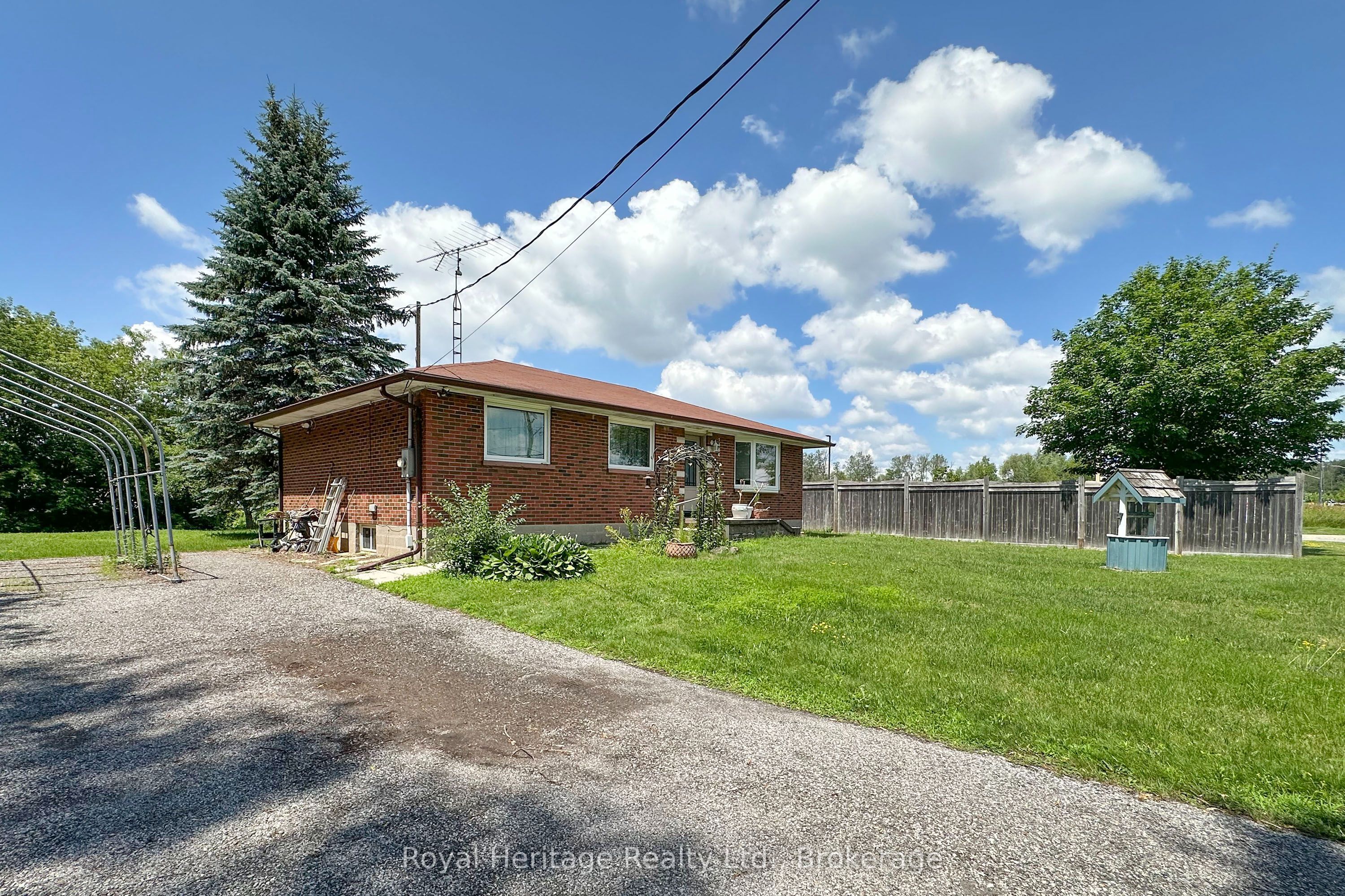 1464 Thornton Road N, Oshawa, ON L1H 7K4 photo 2