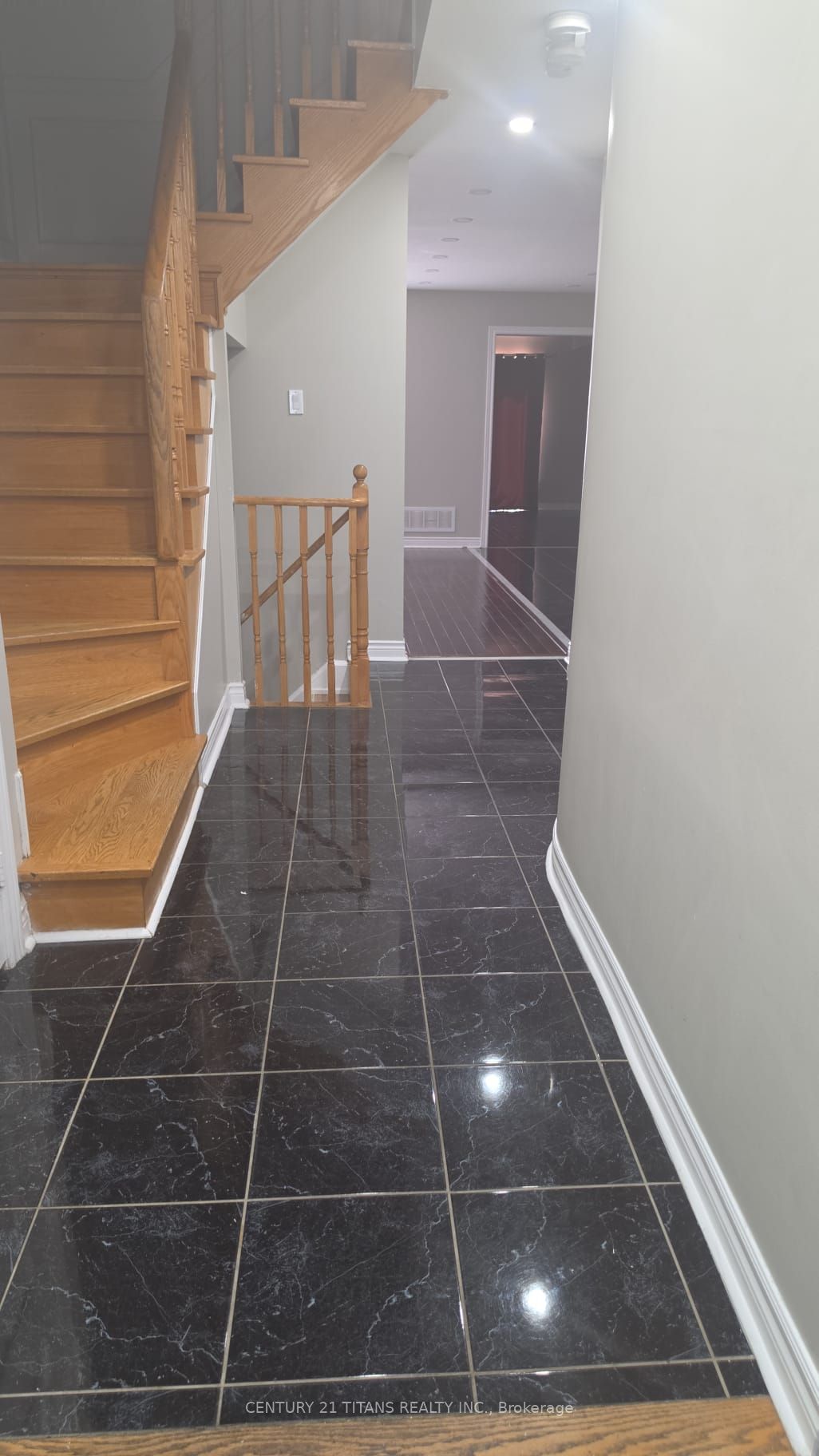 32 Dooley Crescent Main Floor, Ajax, ON L1T 4J4 photo 2