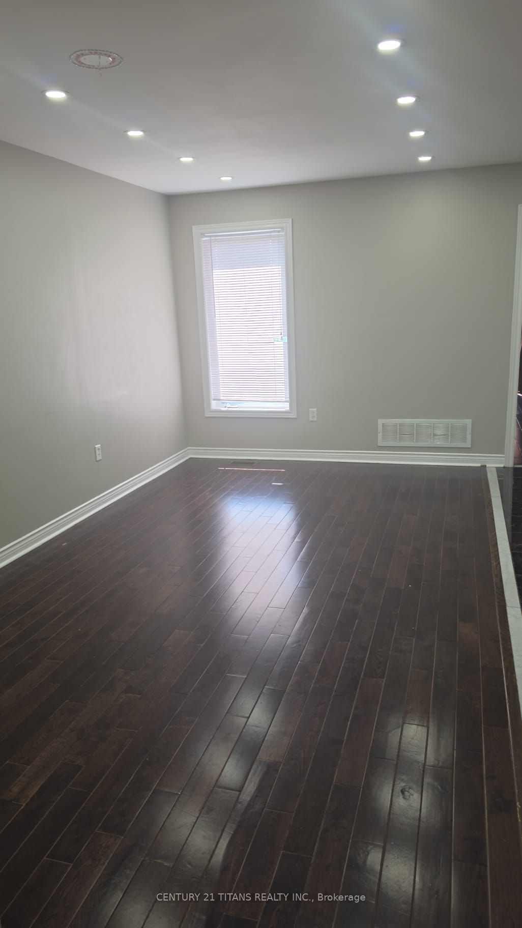 32 Dooley Crescent Main Floor, Ajax, ON L1T 4J4 photo 4