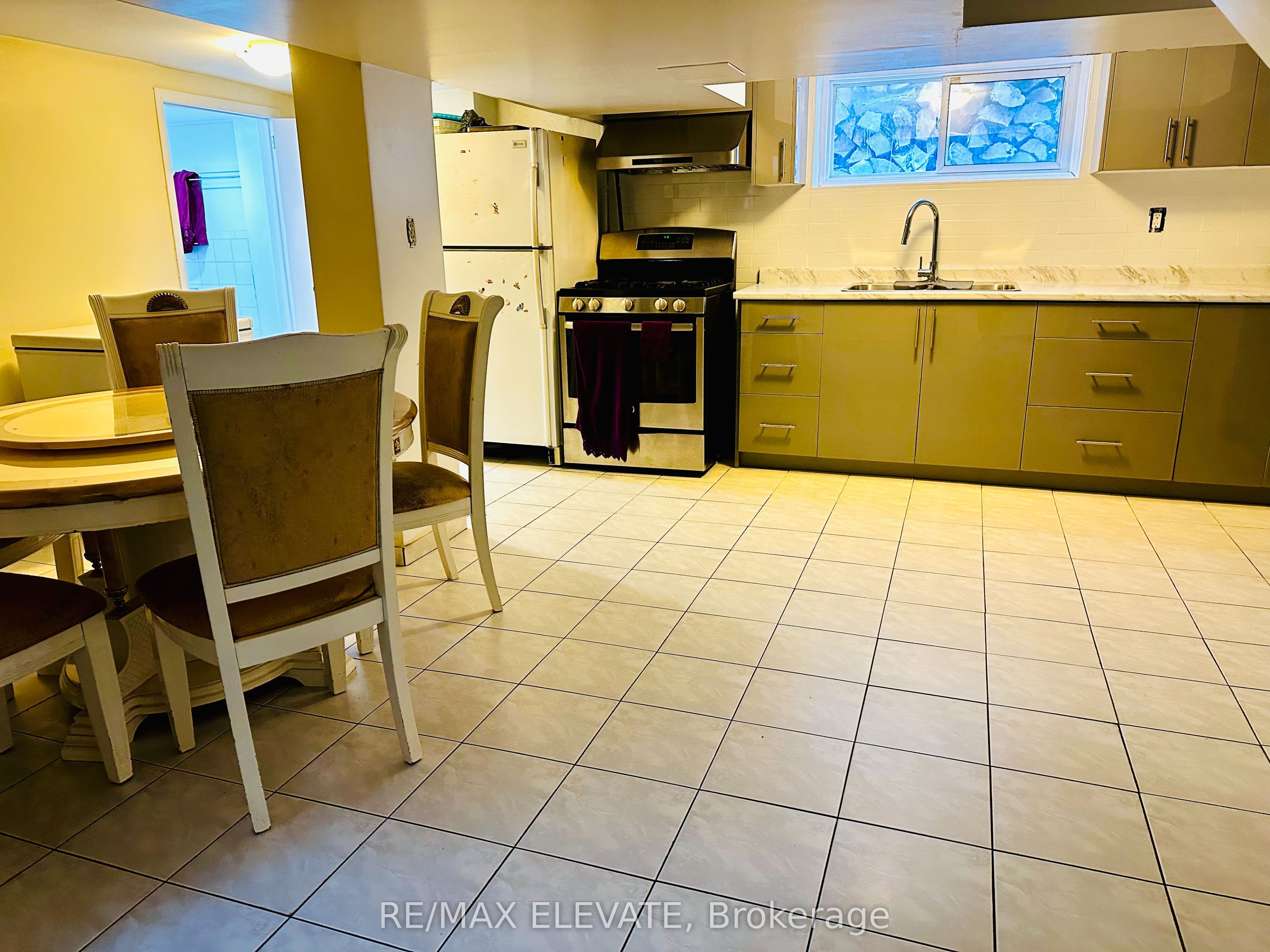 3 GATESVIEW Avenue, Toronto, ON M1J 3G4 photo 2