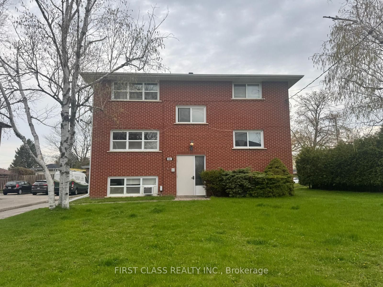596 Digby Avenue, Oshawa, ON L1G 1W6