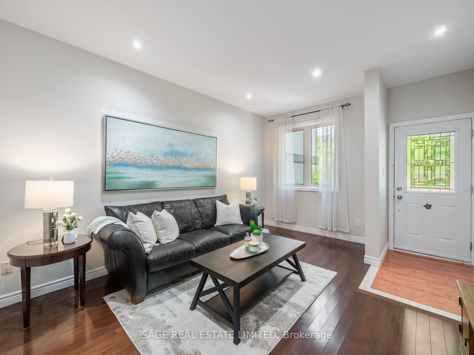 251A Chisholm Avenue, Toronto, ON M4C 4W5 photo 3