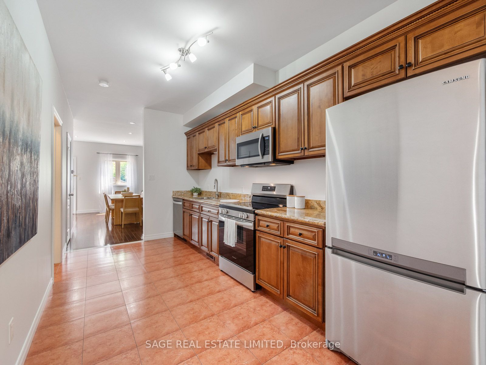 251A Chisholm Avenue, Toronto, ON M4C 4W5 photo 5