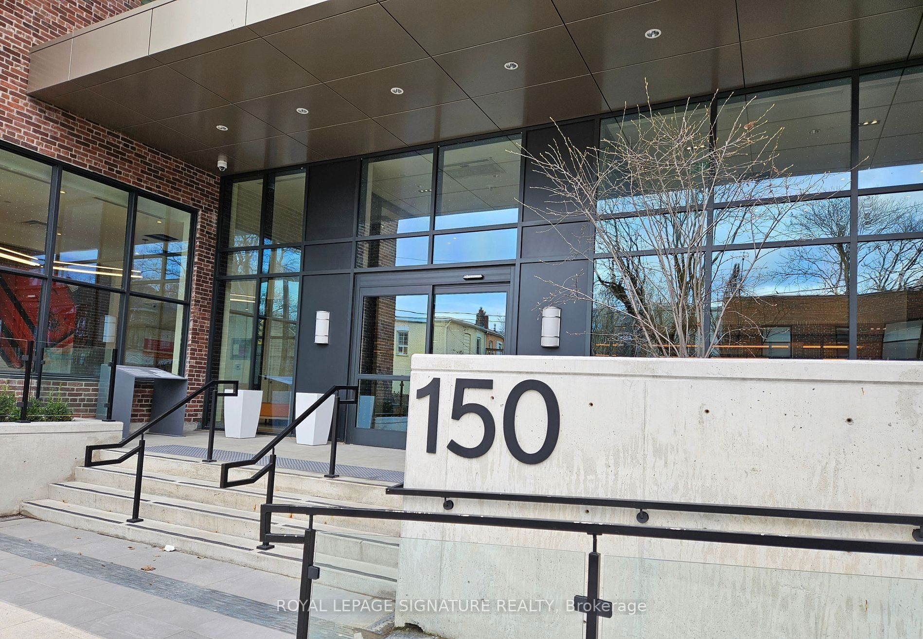 150 Logan Avenue 536, Toronto, ON M4M 0E4 photo 2