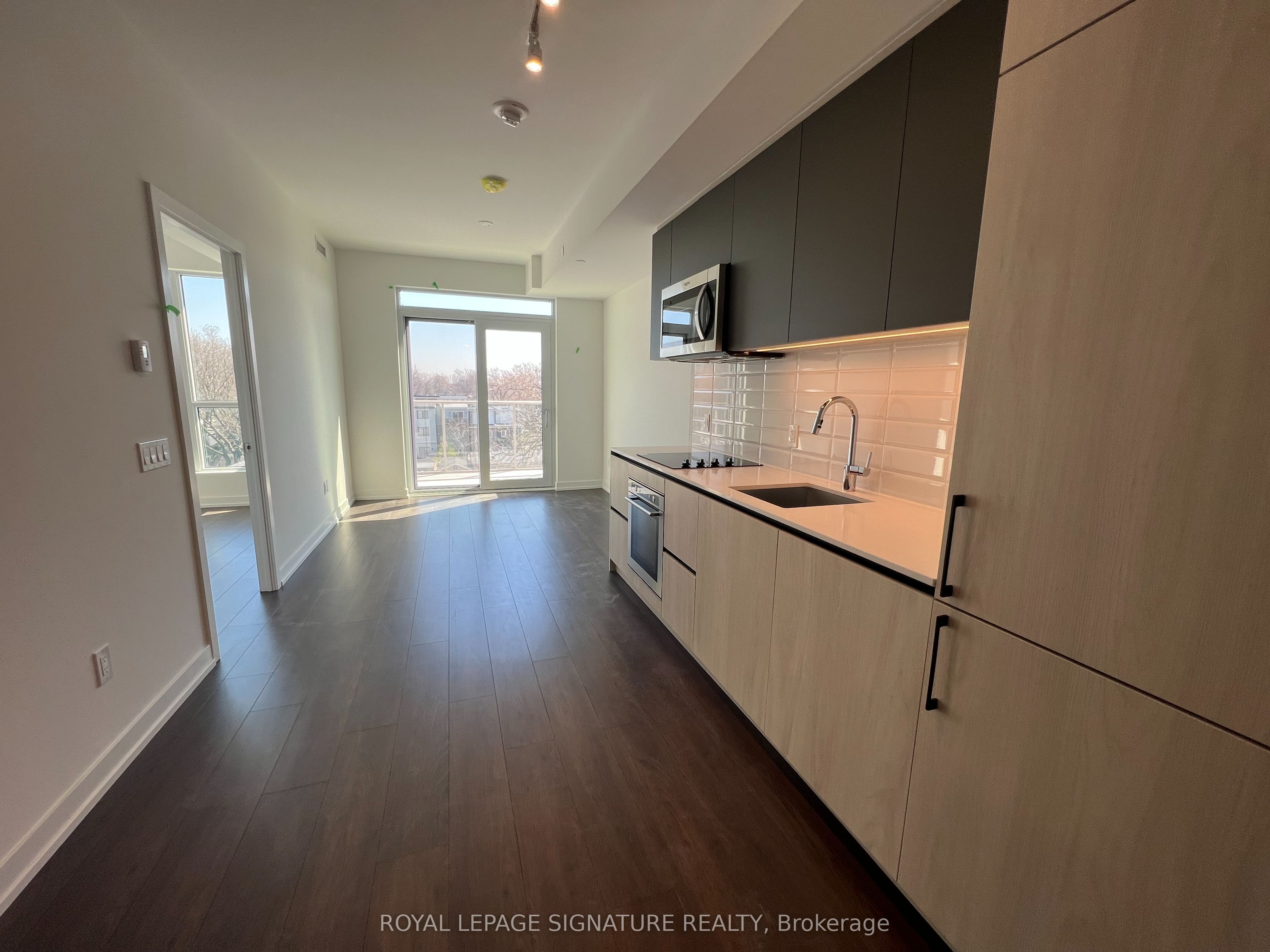 150 Logan Avenue 536, Toronto, ON M4M 0E4 photo 5