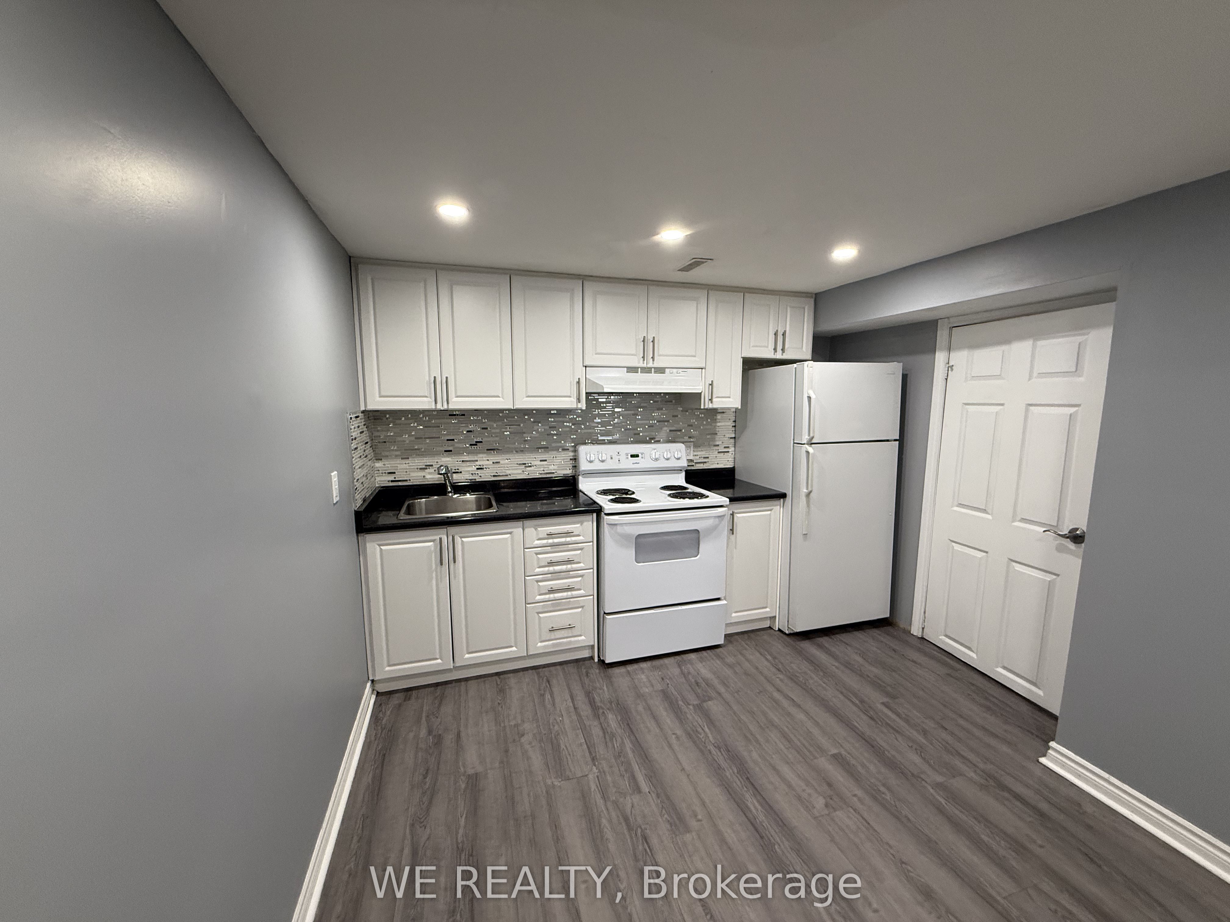 501 Lancelot Crescent Lower, Oshawa, ON L1K 1J9 photo 2