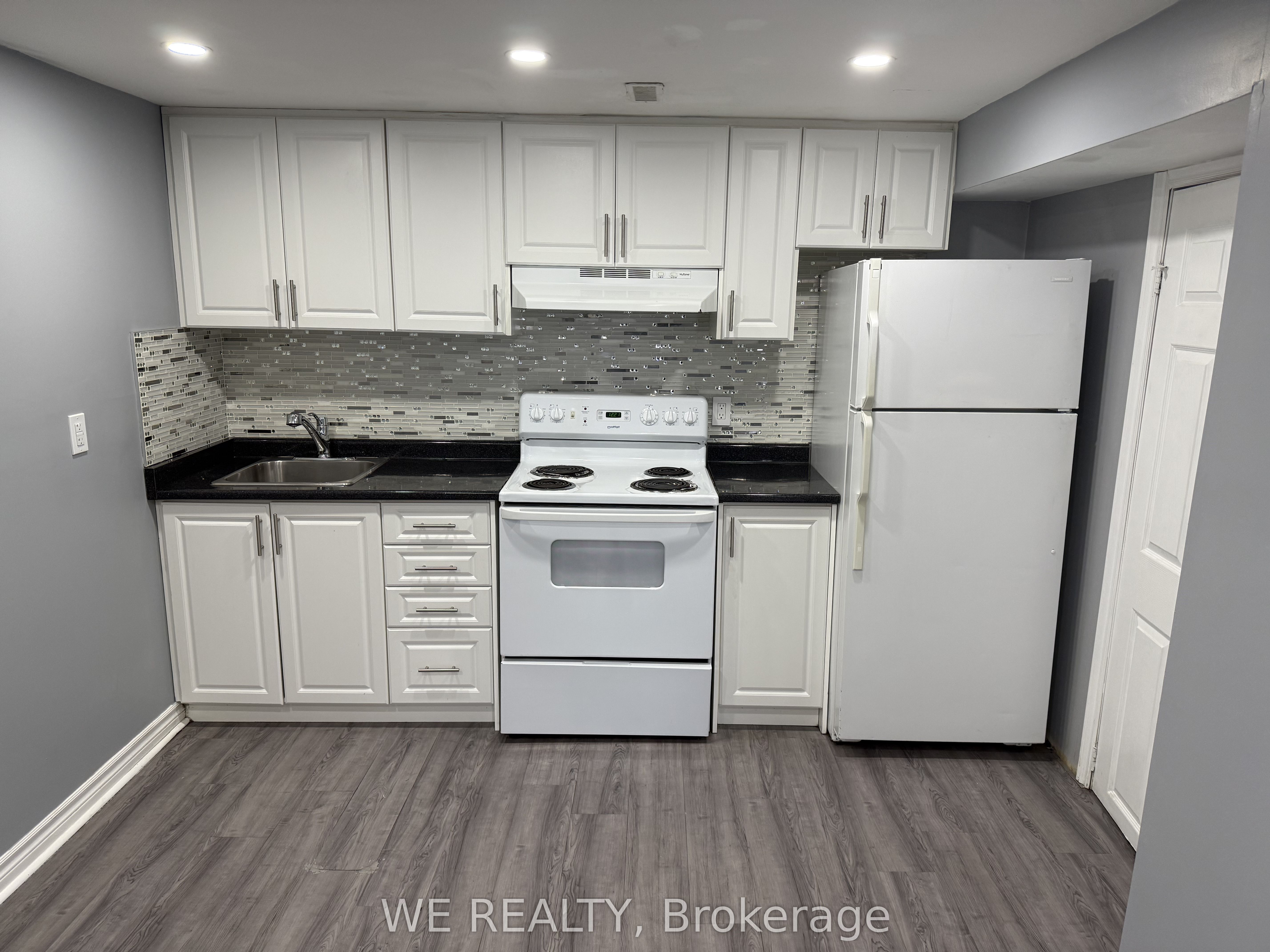 501 Lancelot Crescent Lower, Oshawa, ON L1K 1J9 photo 3