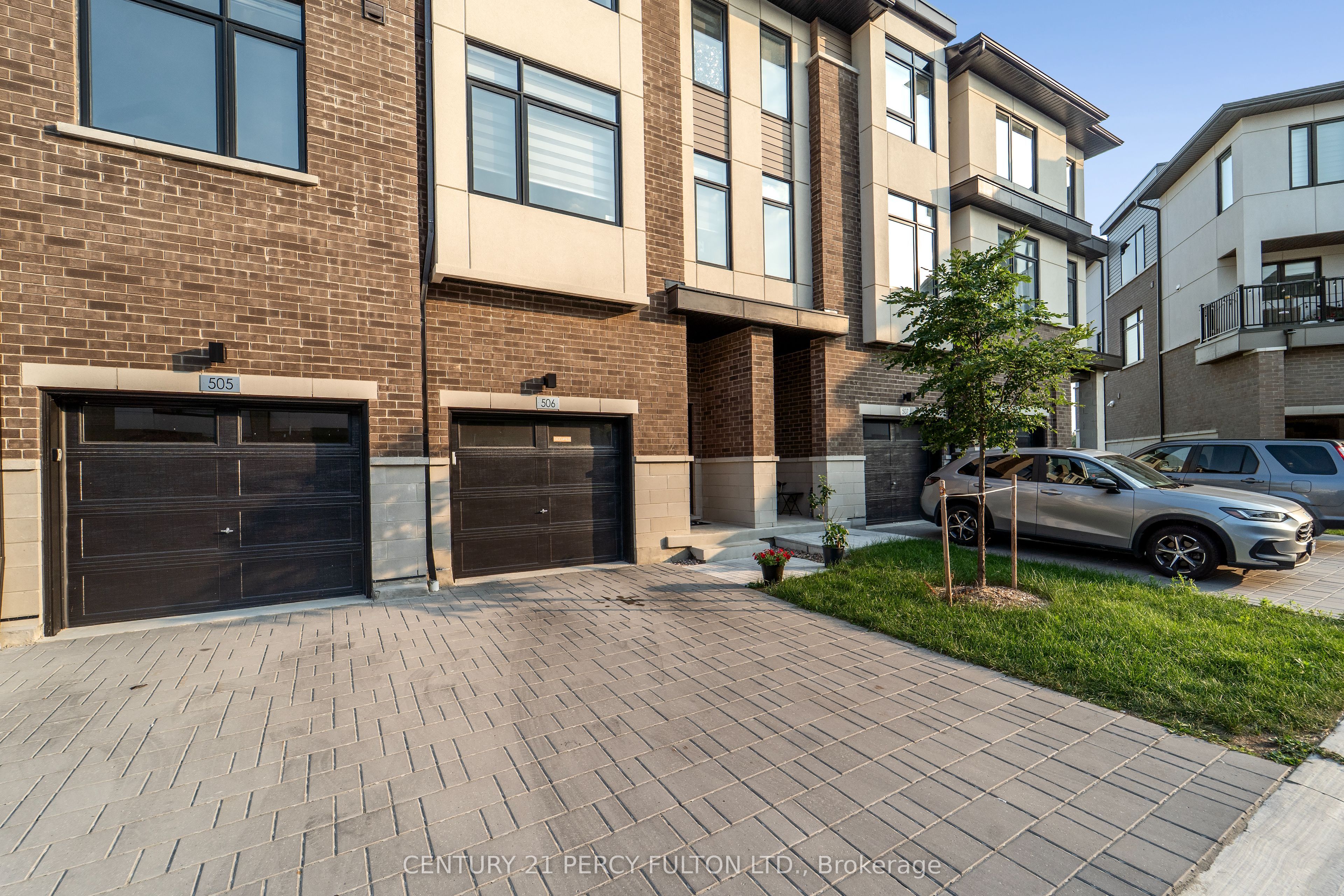 1695 Dersan Street 506, Pickering, ON L1X 0S8 photo 2