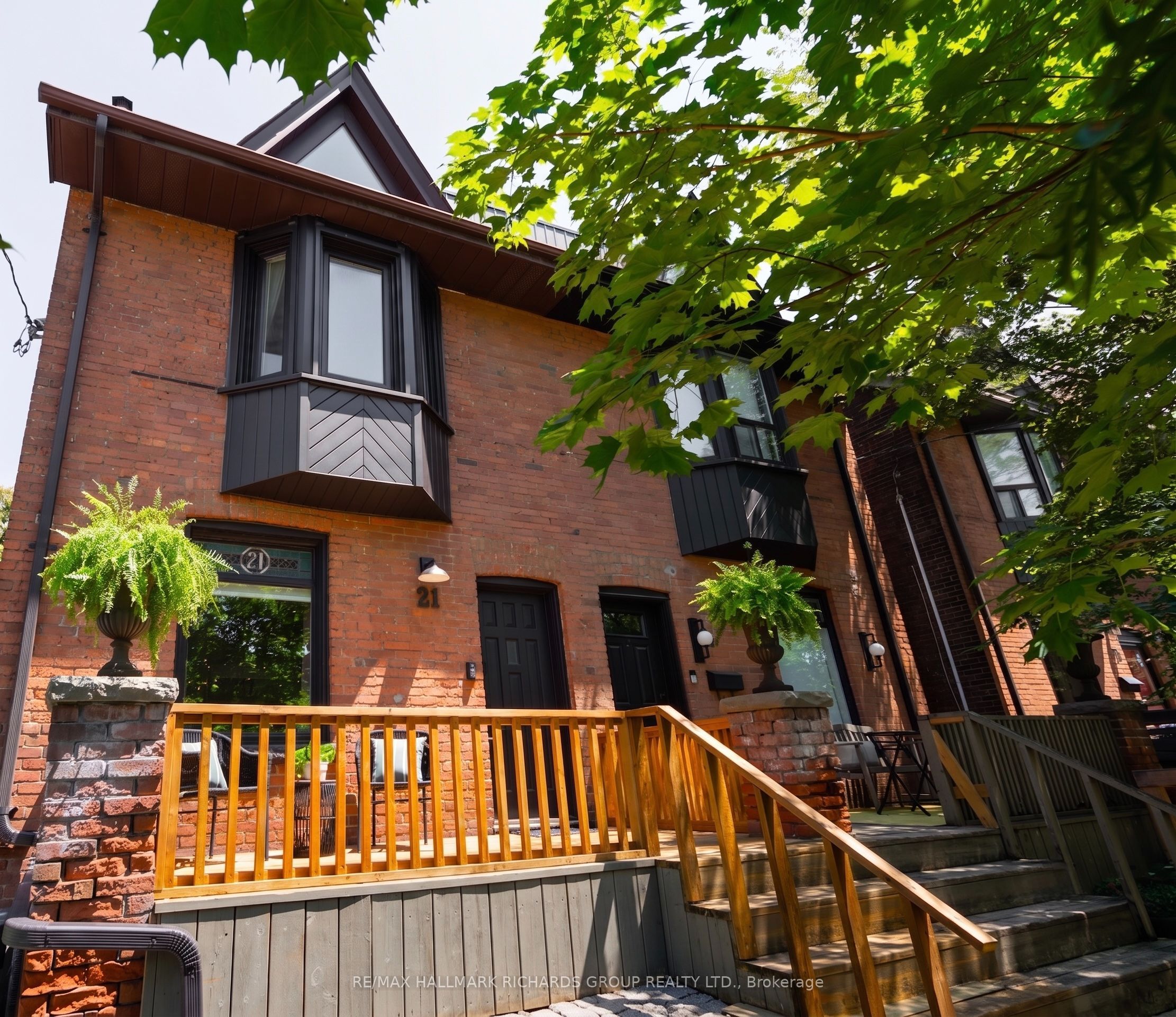 21 Bertmount Avenue, Toronto, ON M4M 2X8